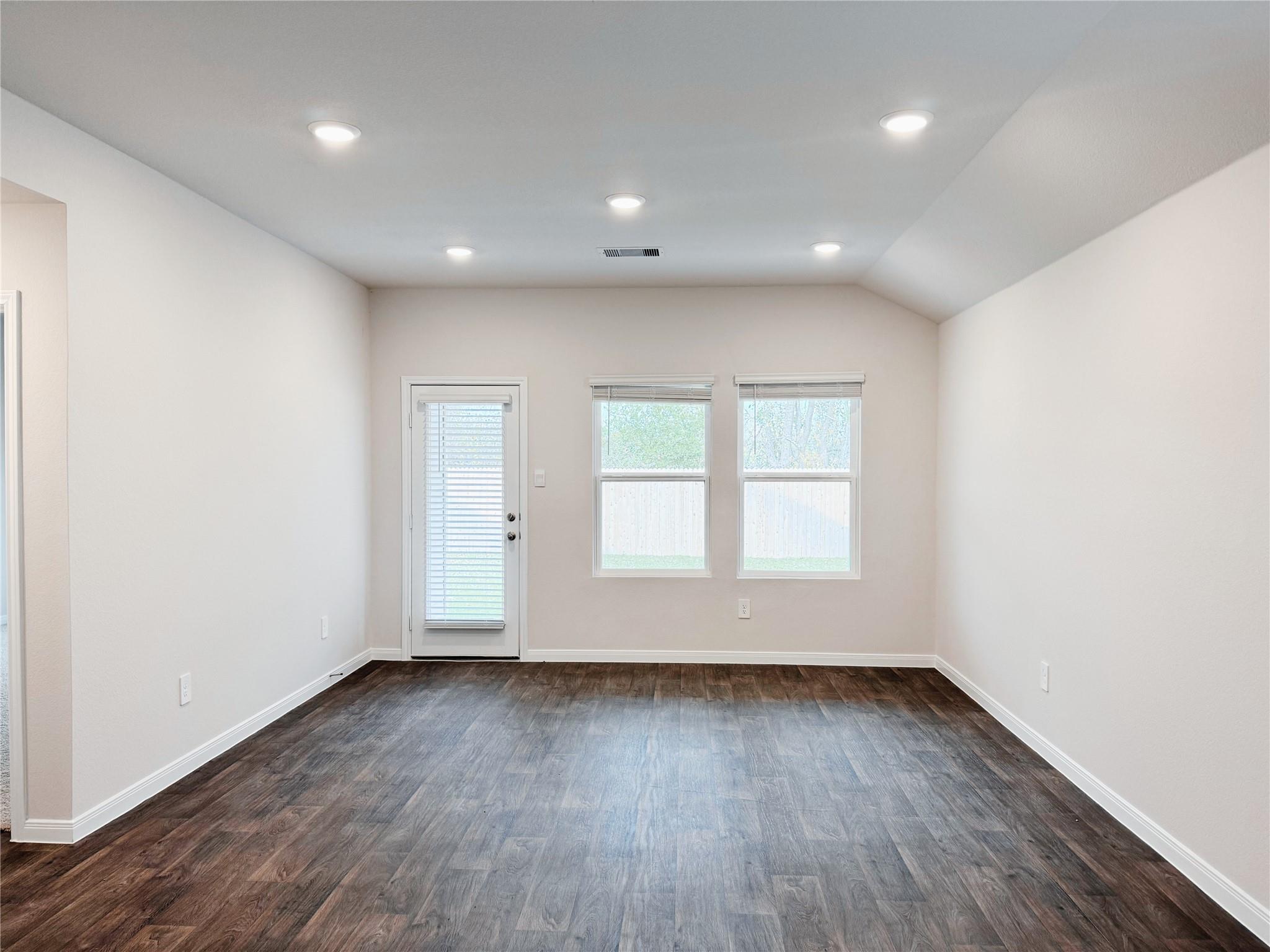 204 ADDISON Pl, Lockhart, TX 78644