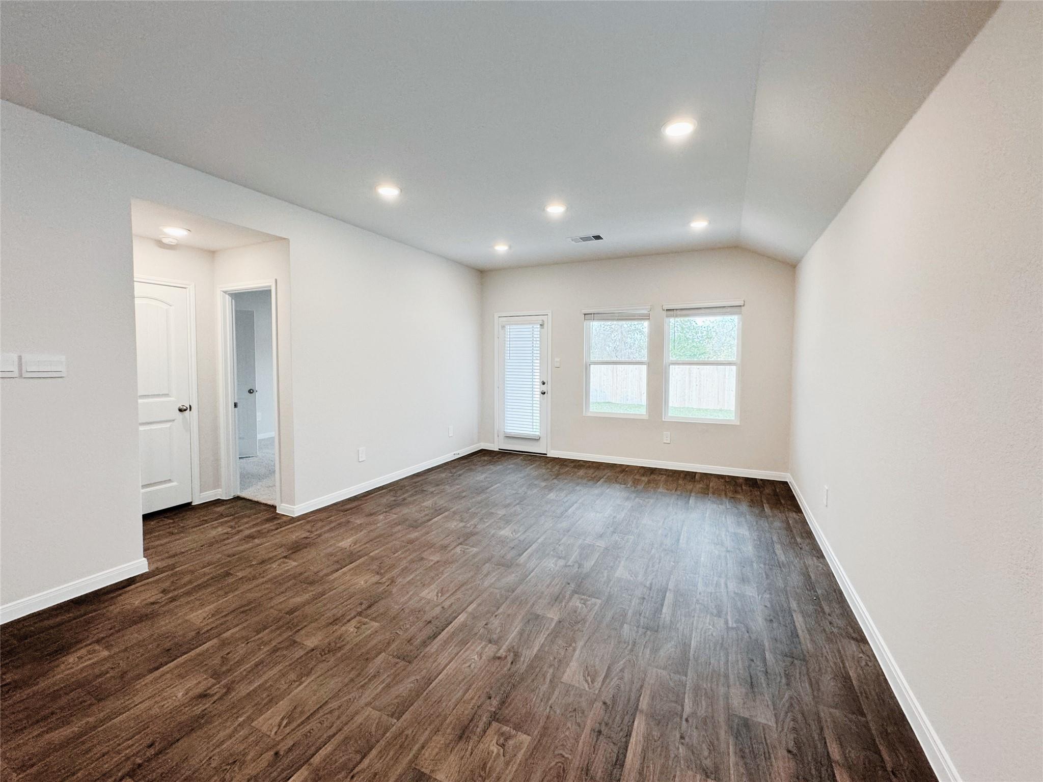 204 ADDISON Pl, Lockhart, TX 78644