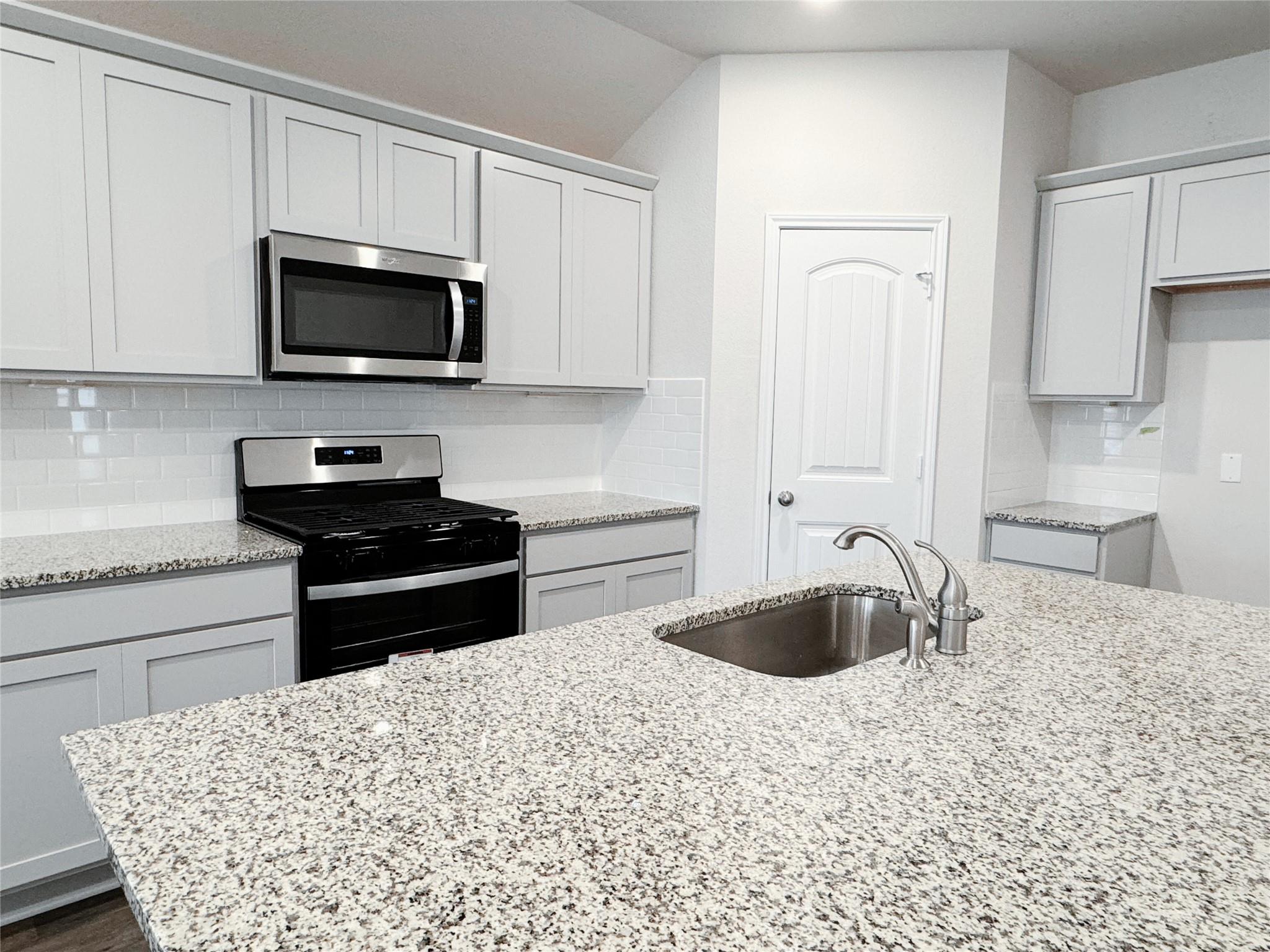 204 ADDISON Pl, Lockhart, TX 78644