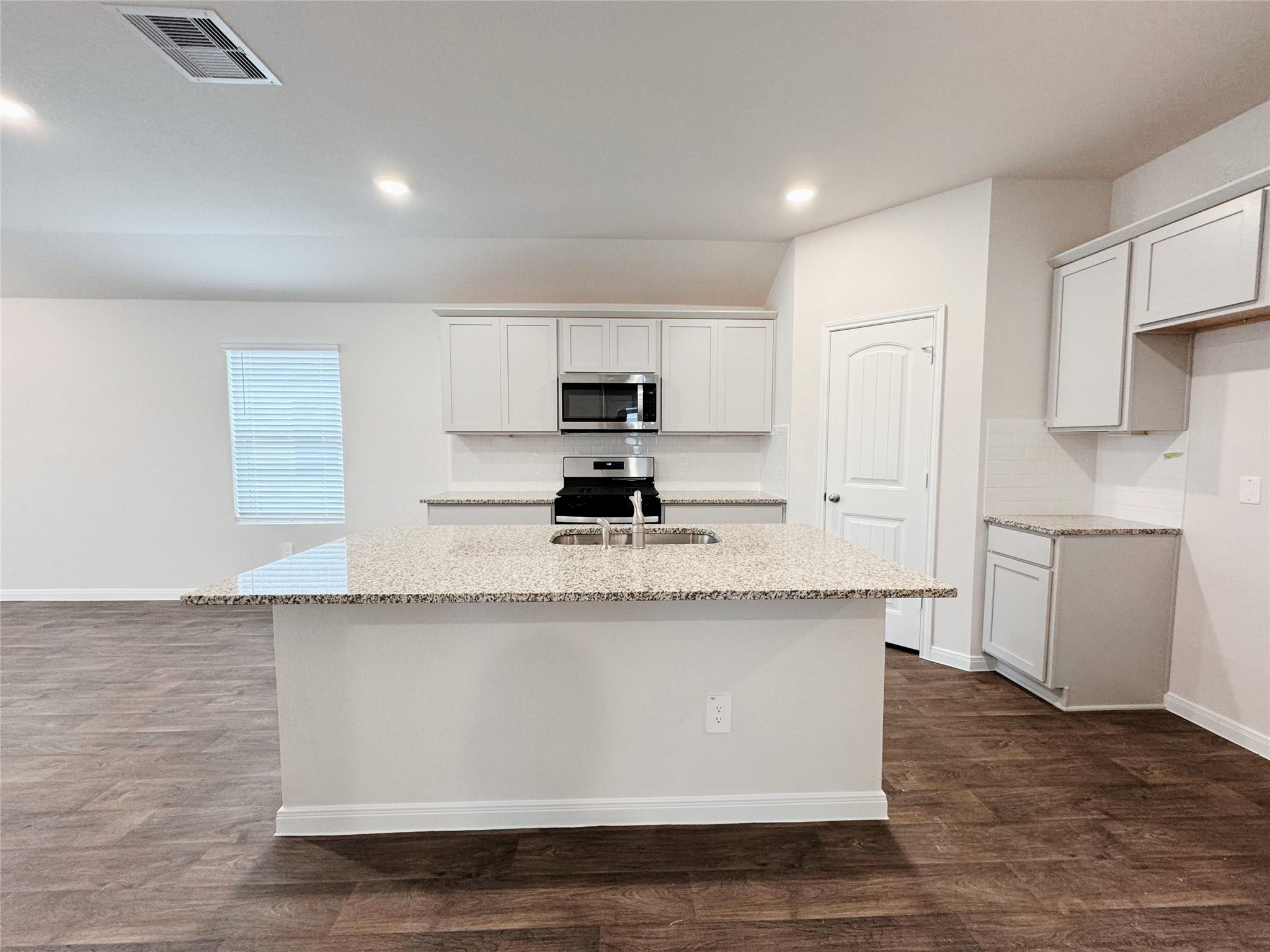 204 ADDISON Pl, Lockhart, TX 78644