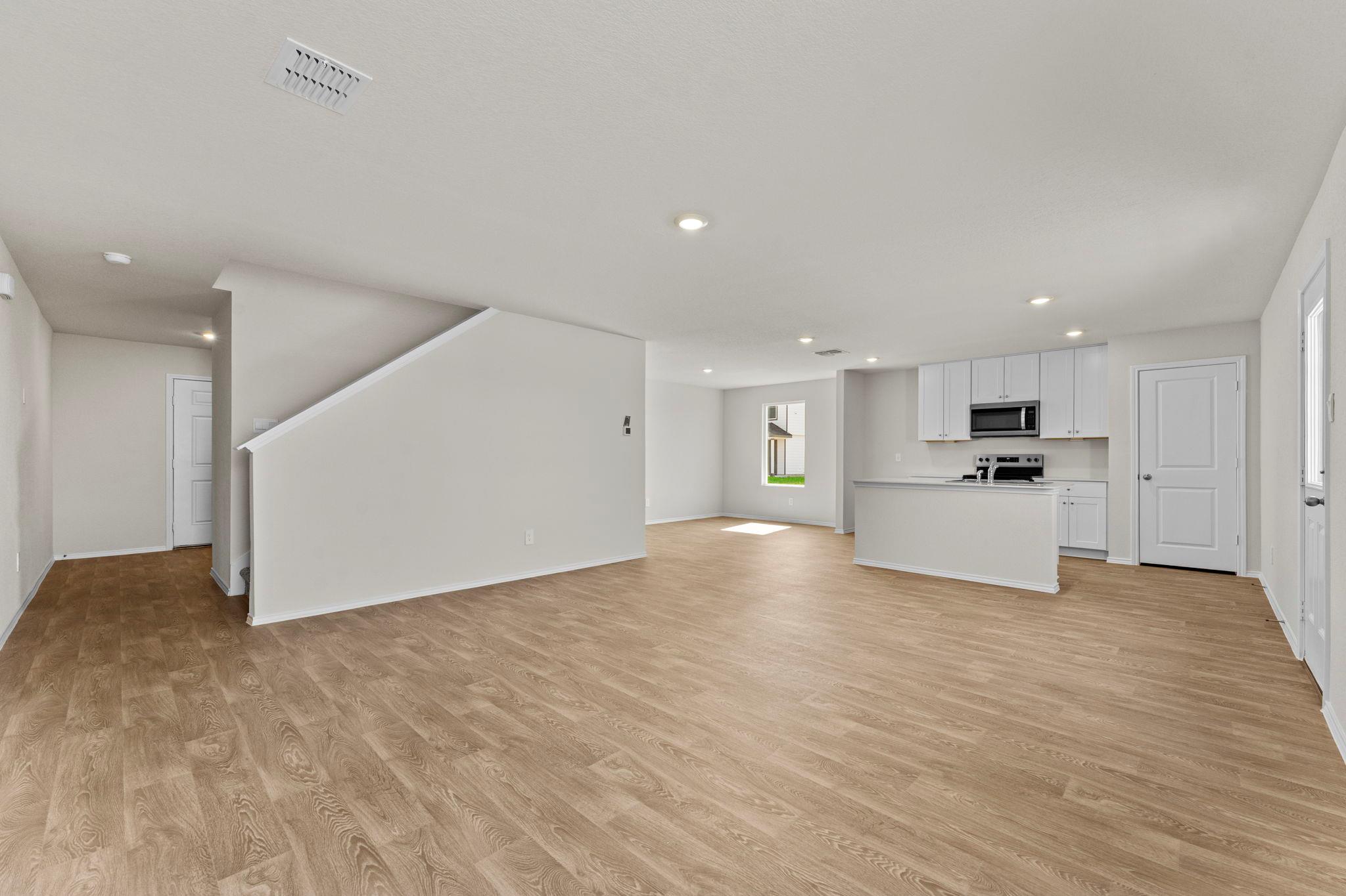 2203 LIONHEART Dr, Luling, TX 78648