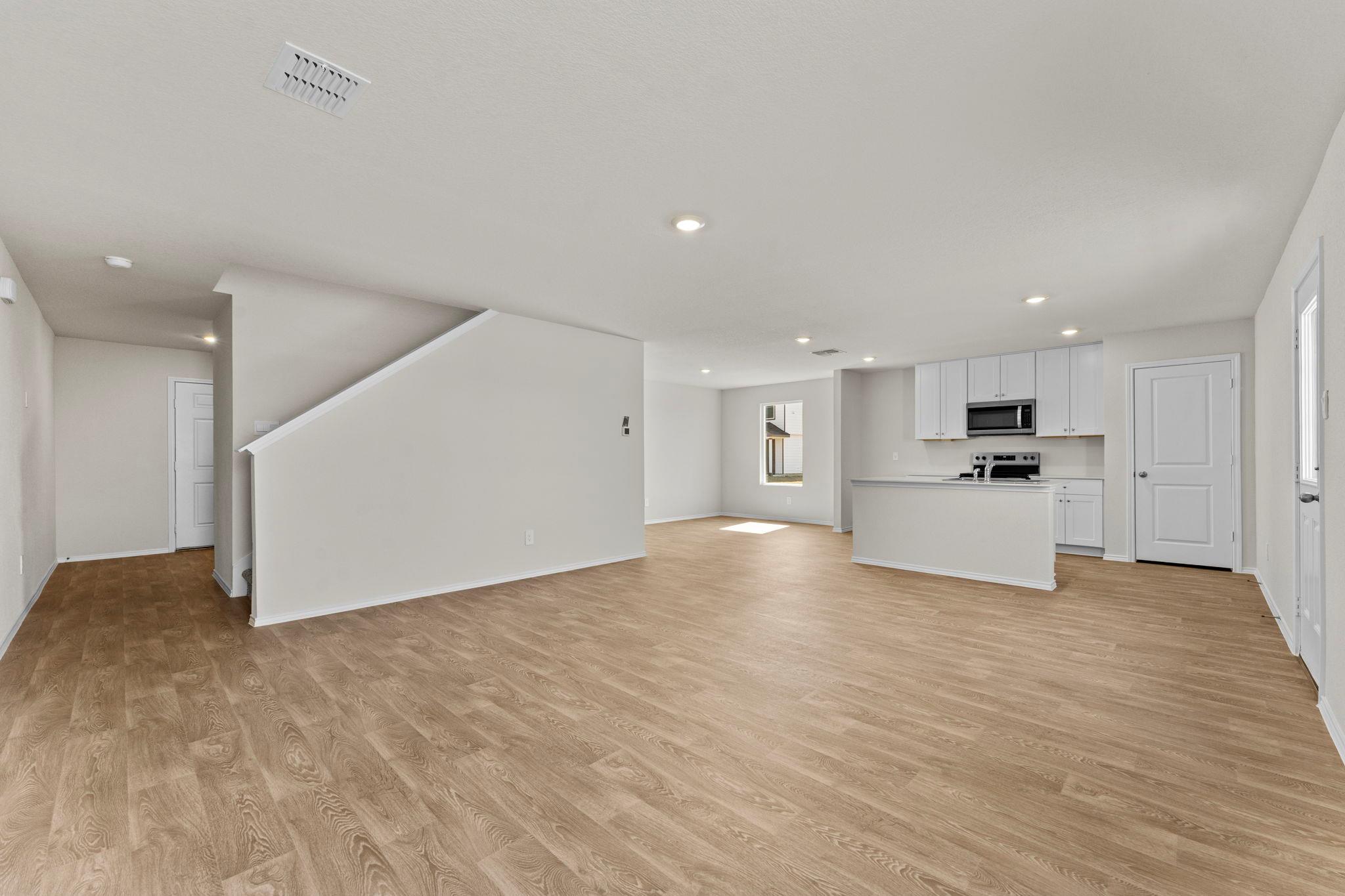 2203 LIONHEART Dr, Luling, TX 78648