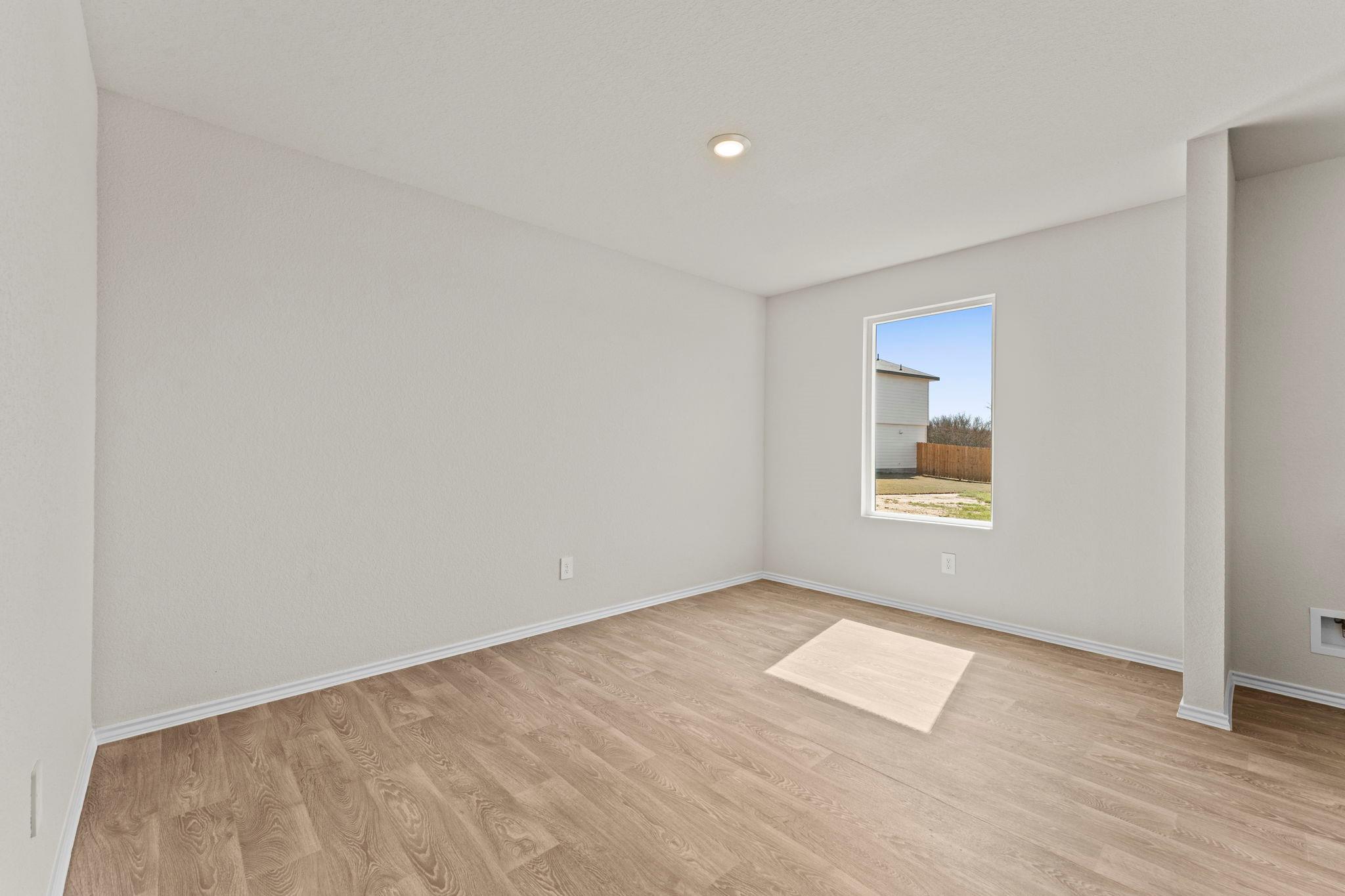 2203 LIONHEART Dr, Luling, TX 78648