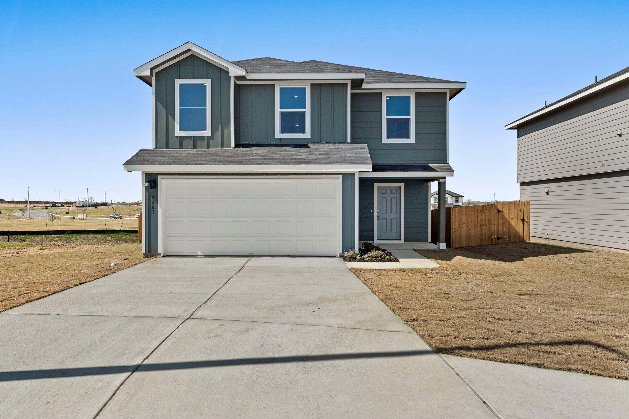 2203 LIONHEART Dr, Luling, TX 78648