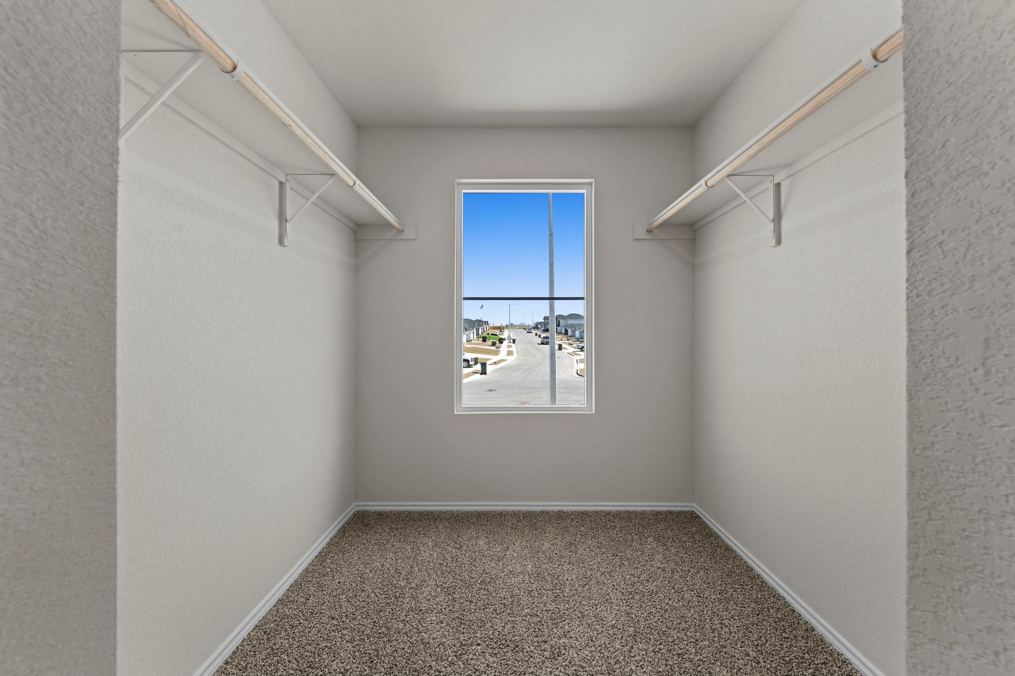 2203 LIONHEART Dr, Luling, TX 78648