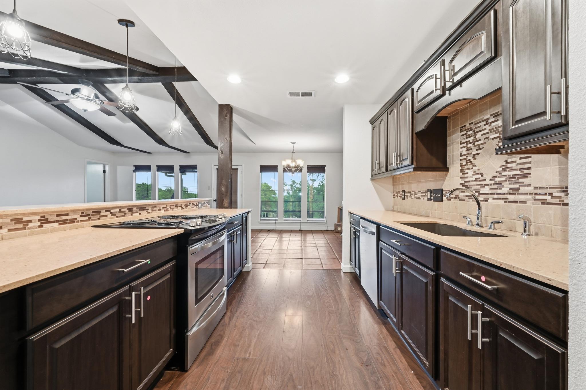 636 Galston Dr, Spicewood, TX 78669