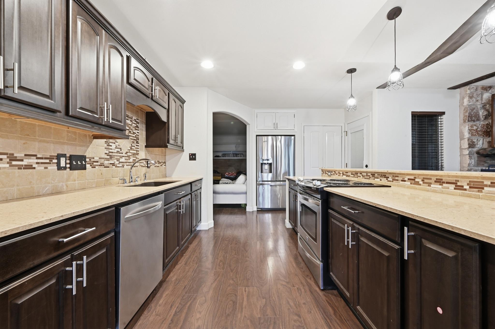 636 Galston Dr, Spicewood, TX 78669