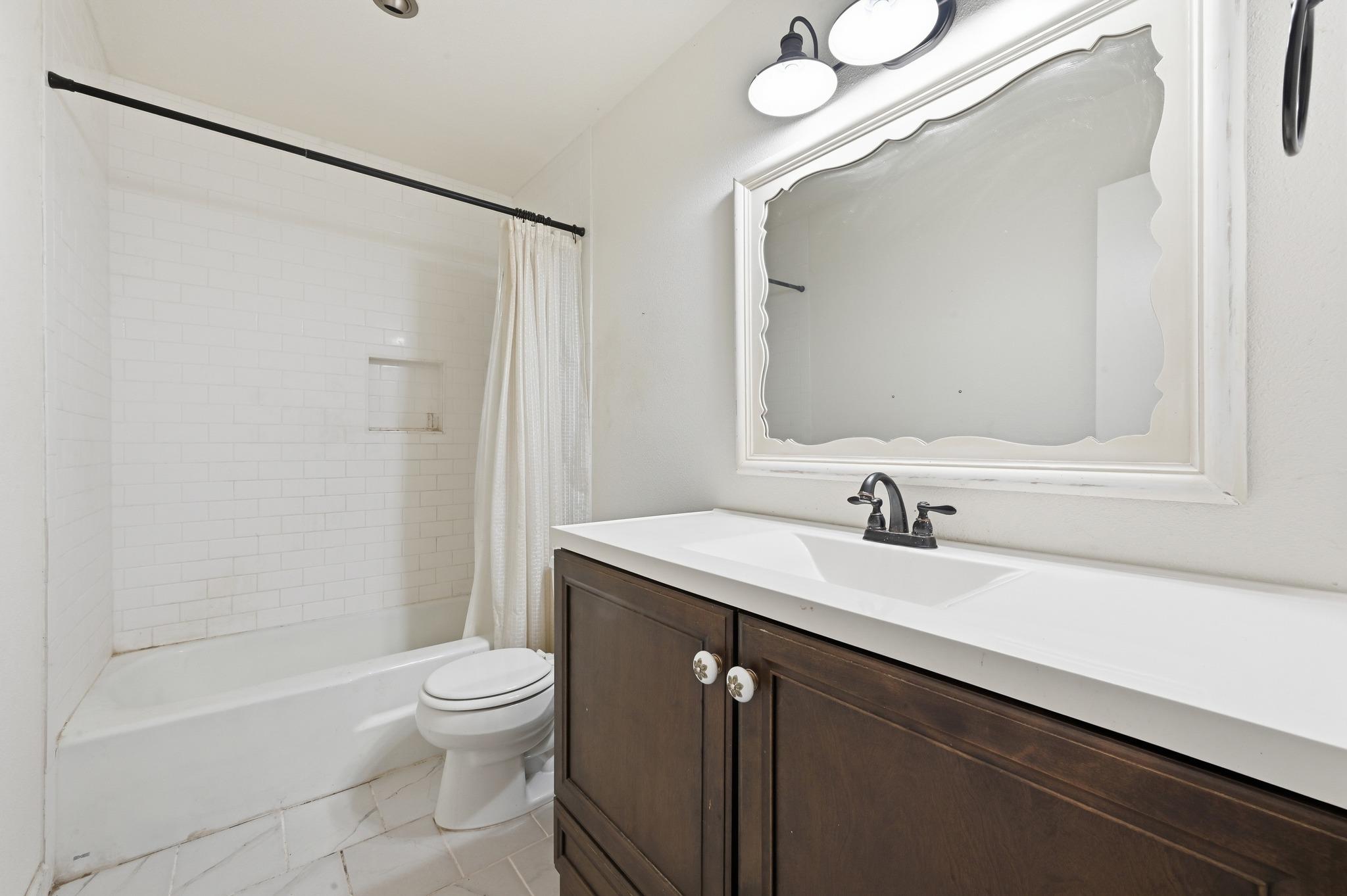 636 Galston Dr, Spicewood, TX 78669