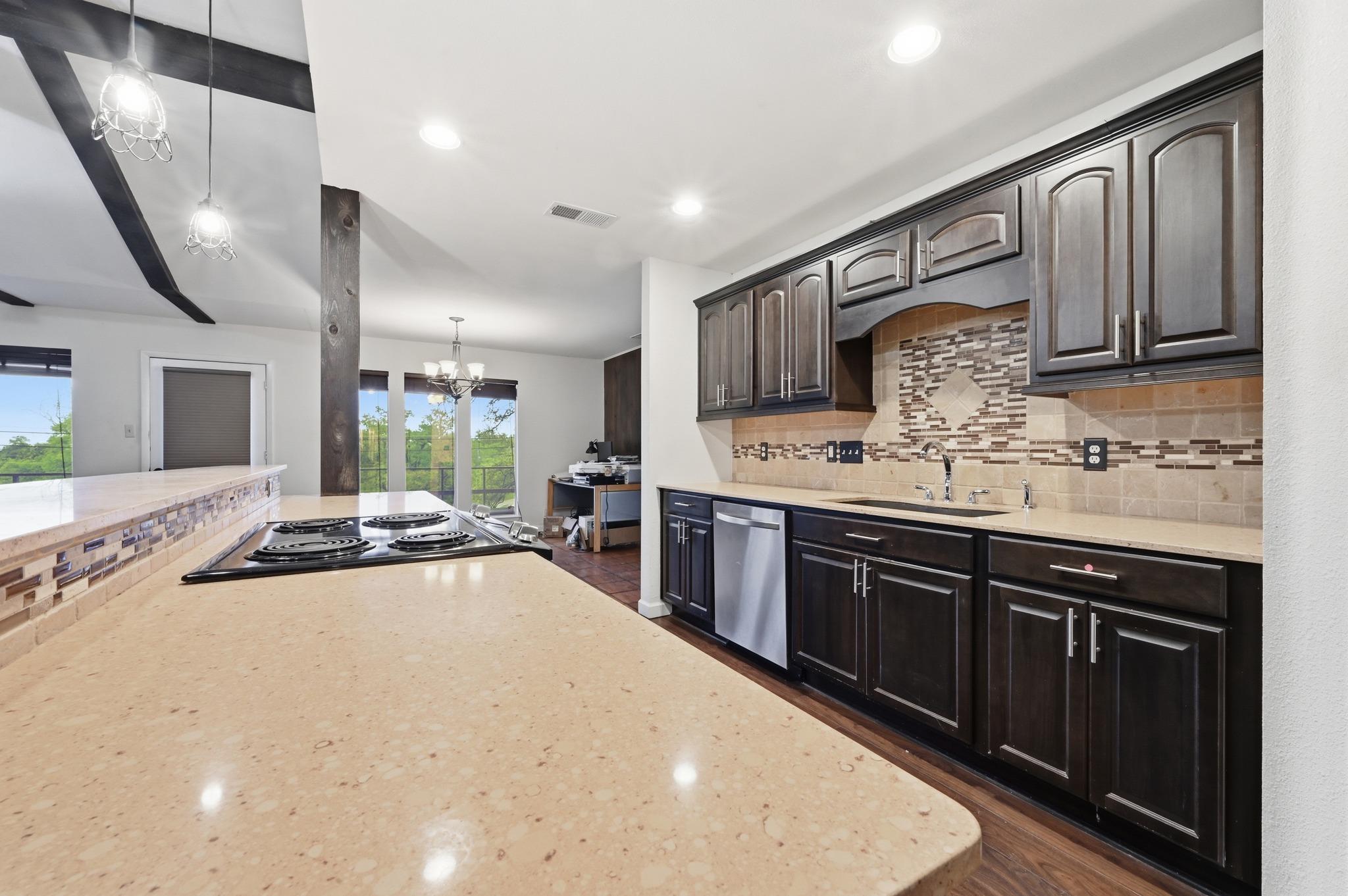 636 Galston Dr, Spicewood, TX 78669