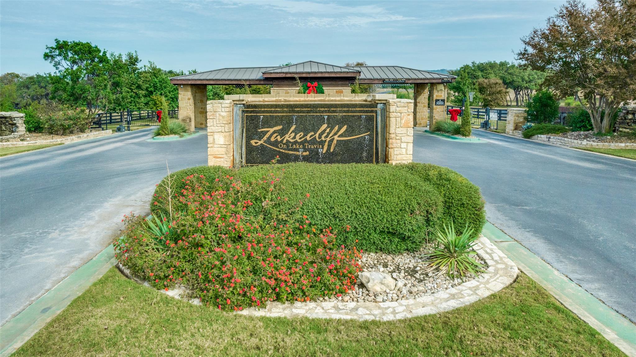 2711 Cliff Point Rd, Spicewood, TX 78669