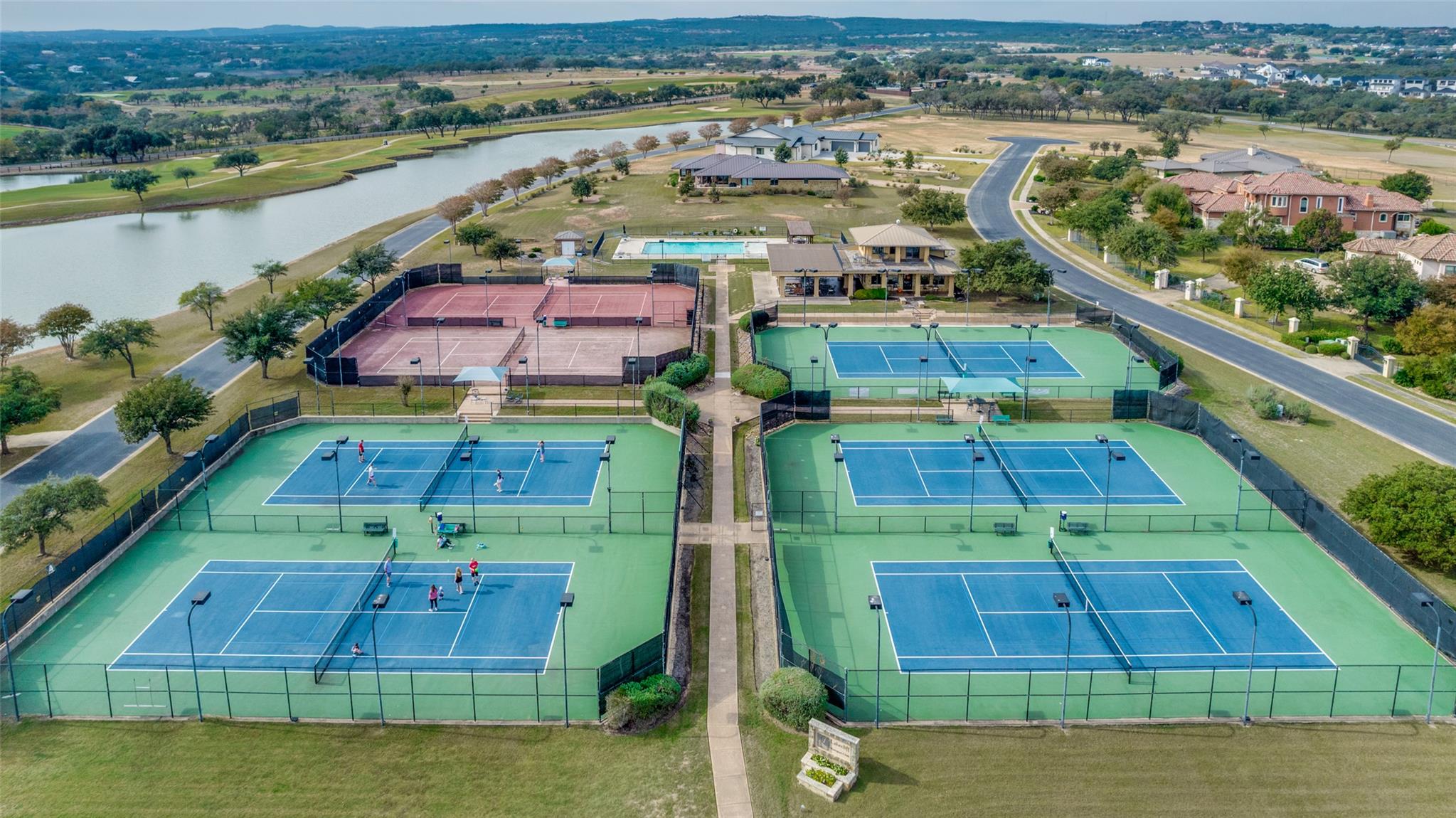 2711 Cliff Point Rd, Spicewood, TX 78669