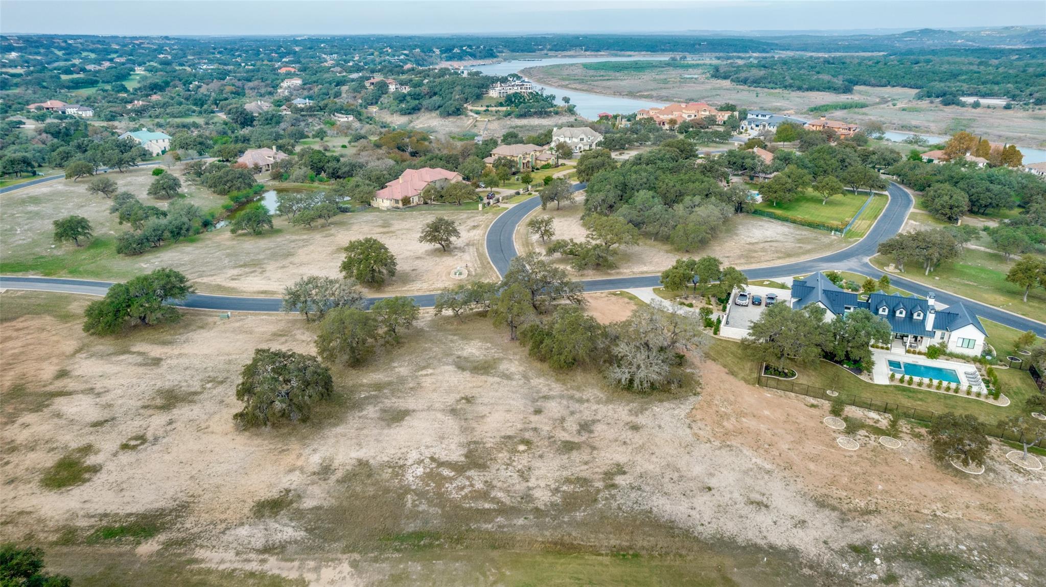 2711 Cliff Point Rd, Spicewood, TX 78669