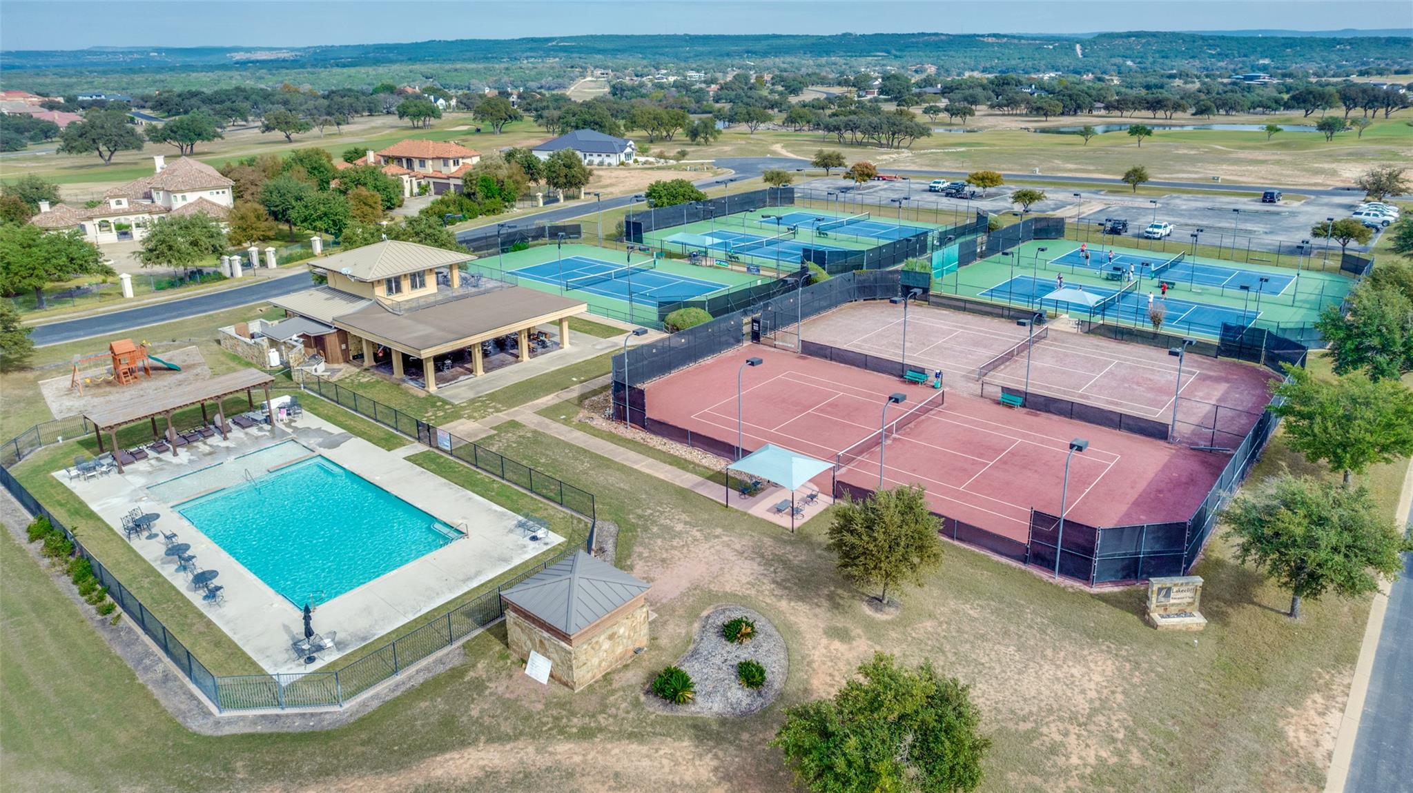 2711 Cliff Point Rd, Spicewood, TX 78669