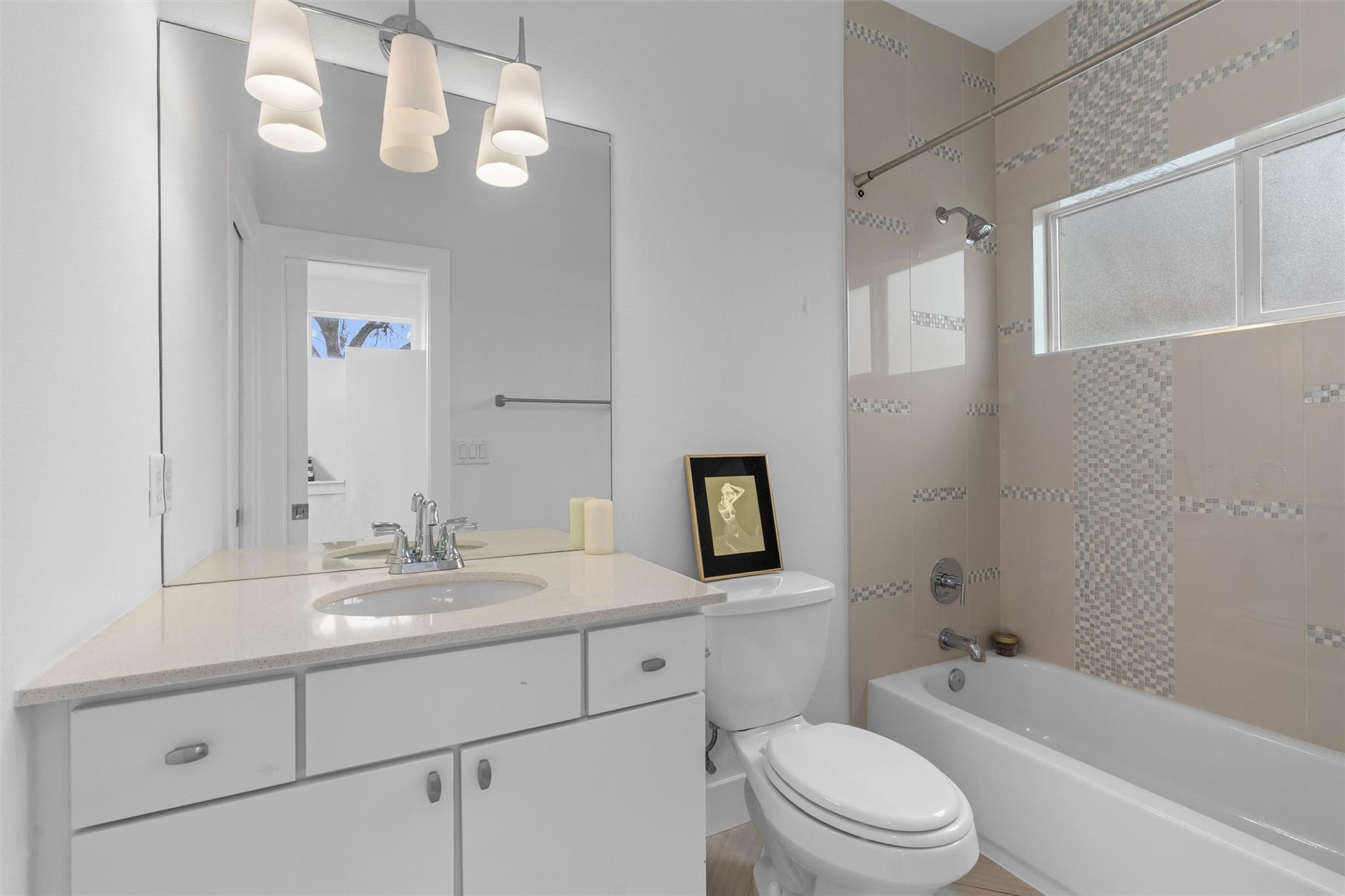 2514 E 4th St # B, Austin, TX 78702