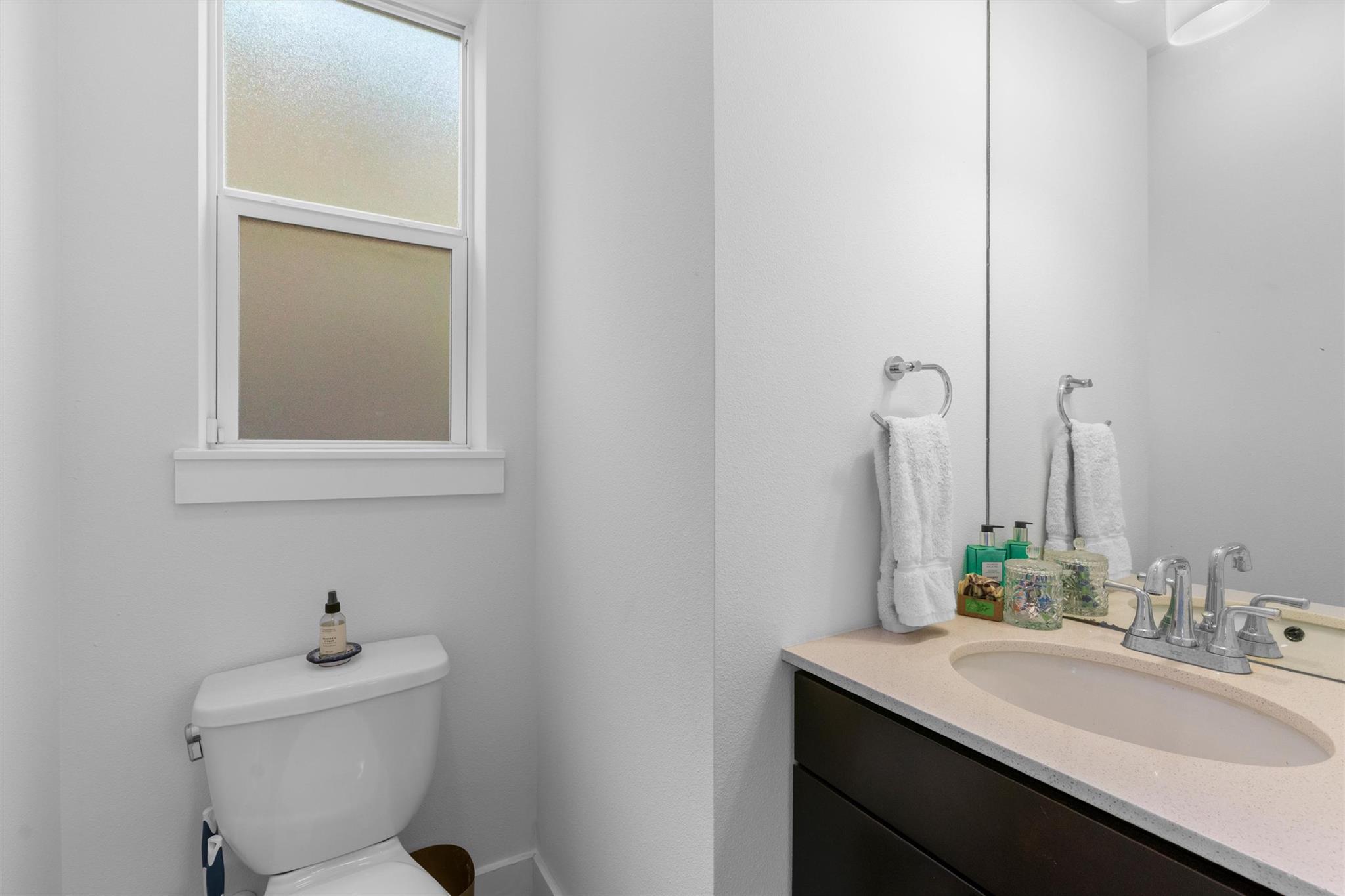 2514 E 4th St # B, Austin, TX 78702