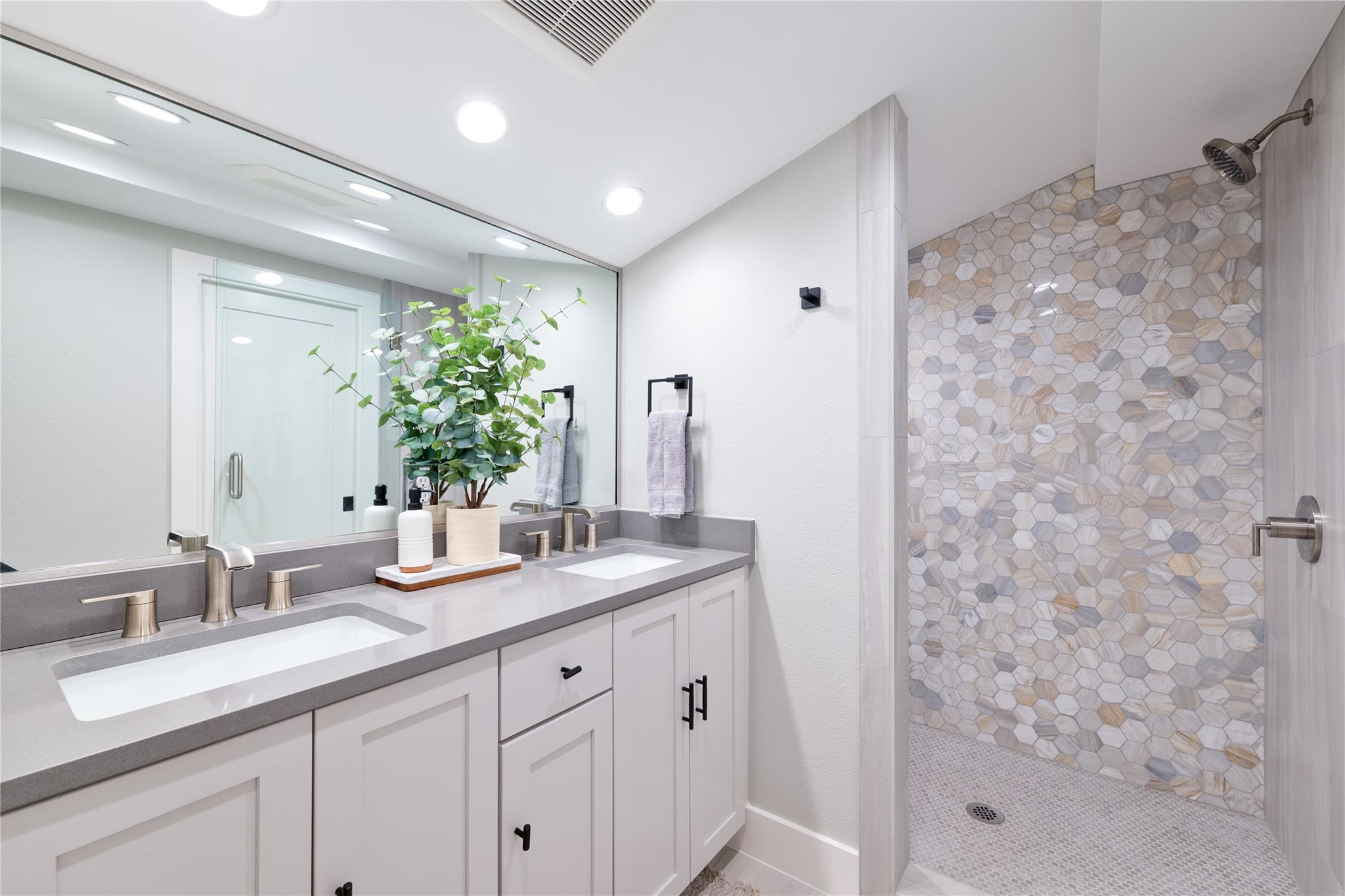 2004 Chestnut Ave # 1, Austin, TX 78722