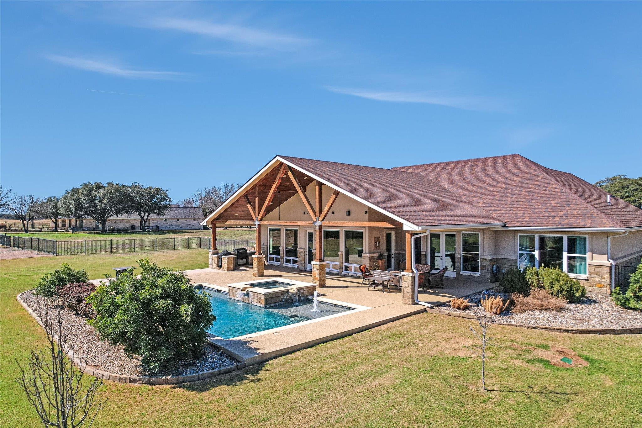 106 Rangeway Cir, Kingsland, TX 78639