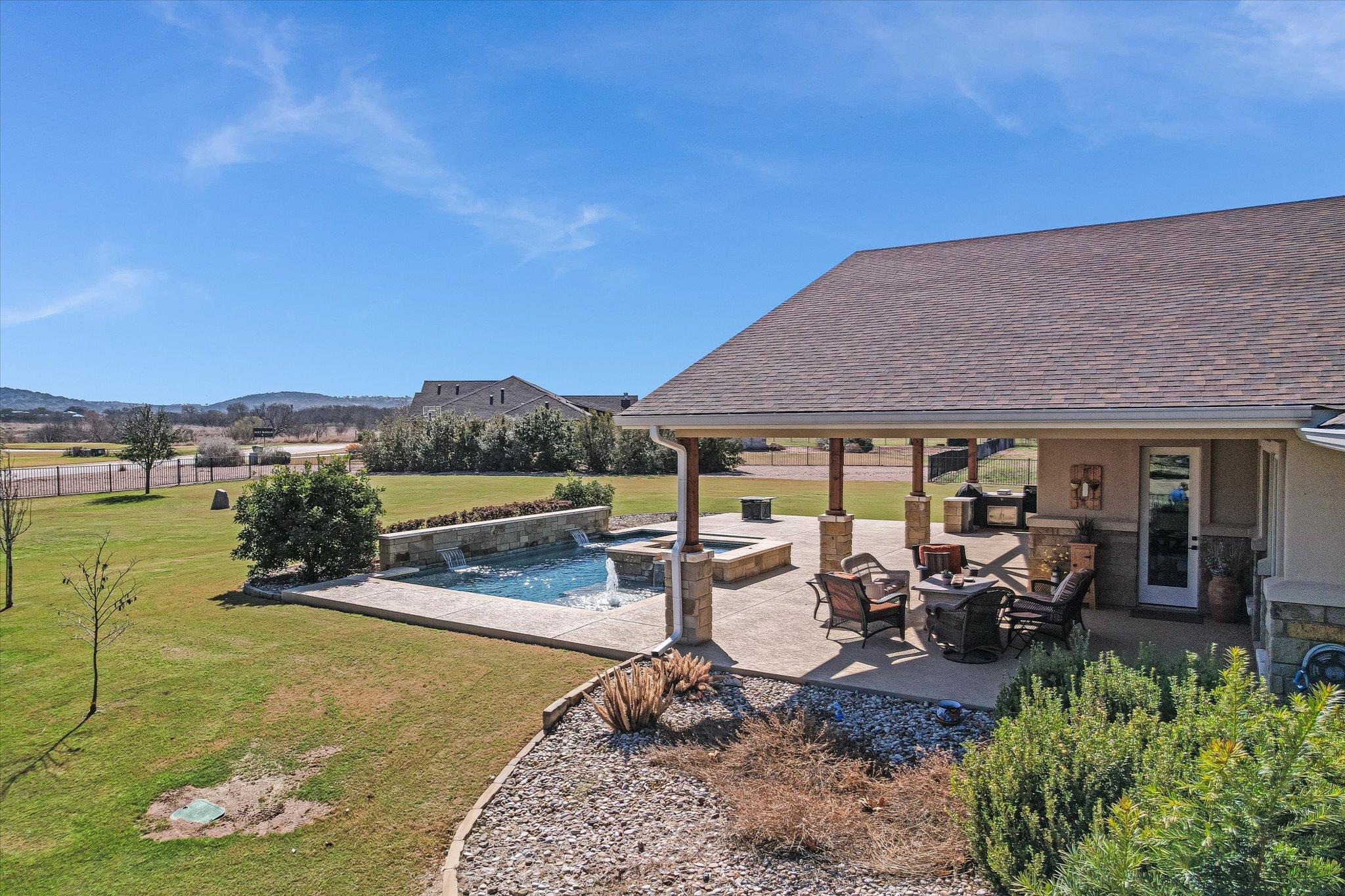 106 Rangeway Cir, Kingsland, TX 78639