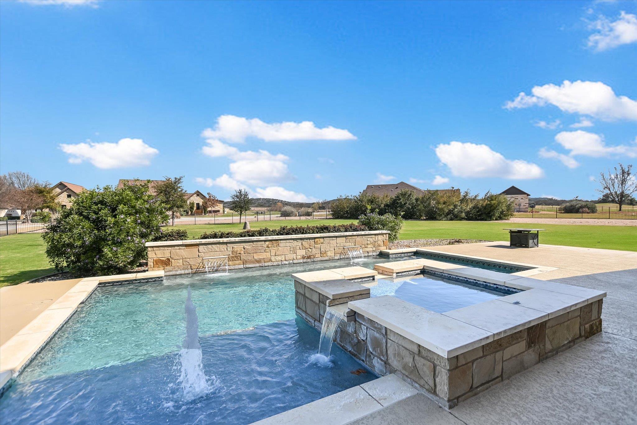 106 Rangeway Cir, Kingsland, TX 78639