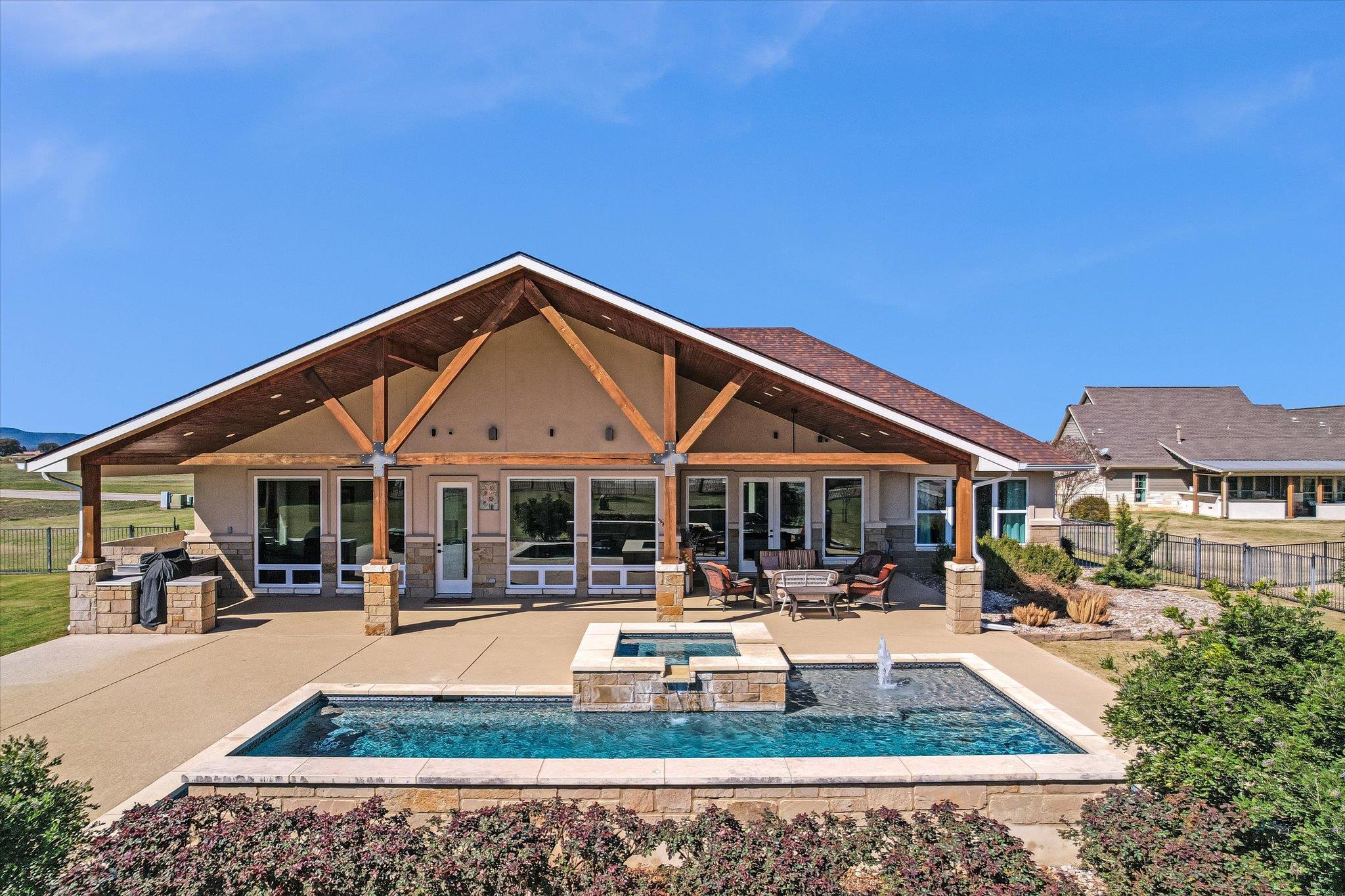 106 Rangeway Cir, Kingsland, TX 78639