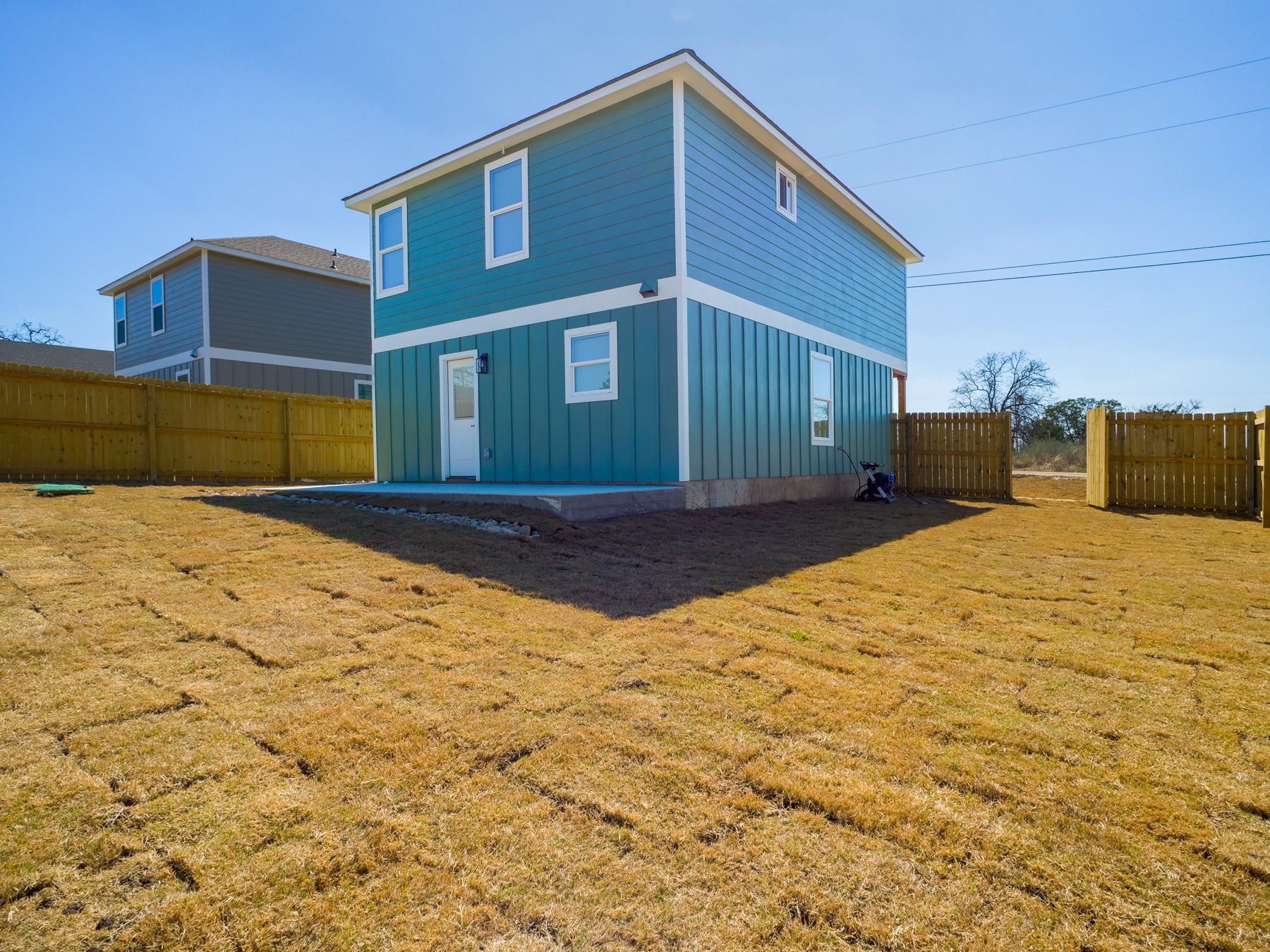 301 Cedarhill Dr, Granite Shoals, TX 78654