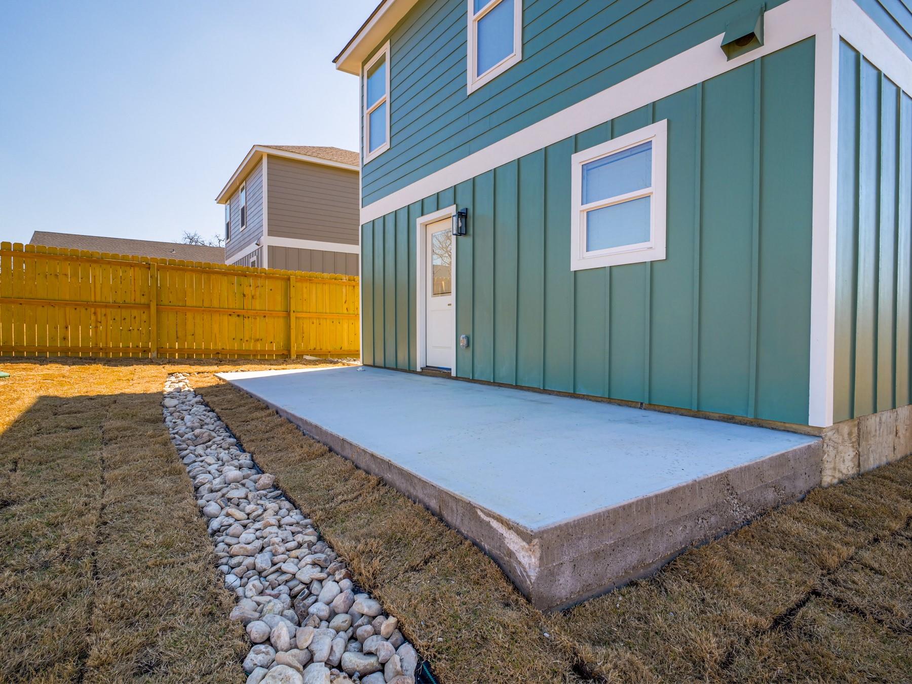 301 Cedarhill Dr, Granite Shoals, TX 78654