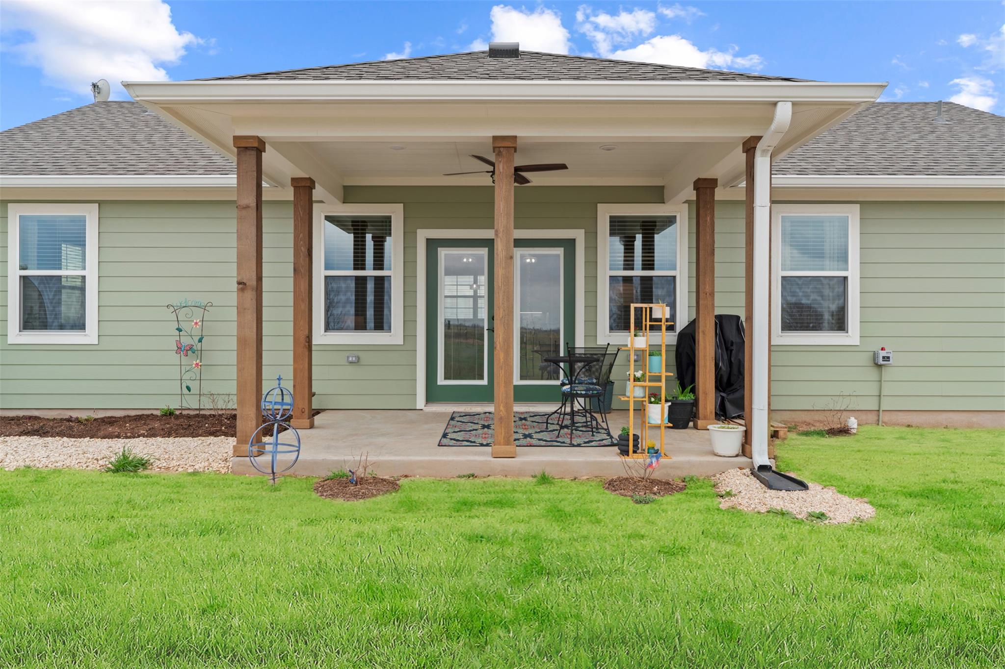 1000 Apache Trl, Rockdale, TX 76567