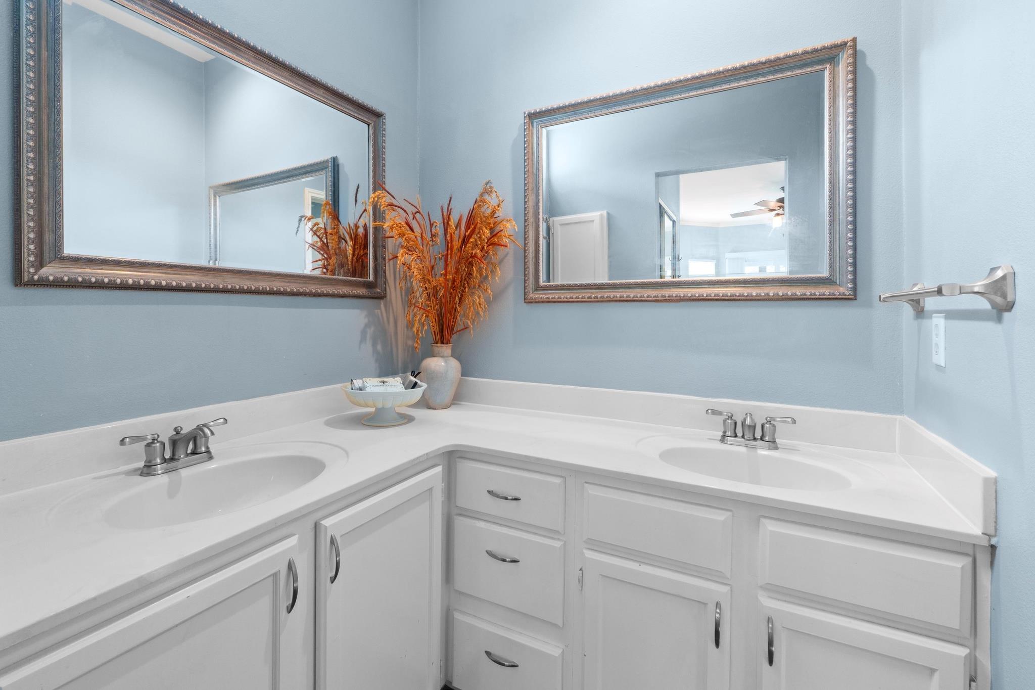 1741 Spyglass Dr # 2-104, Austin, TX 78746