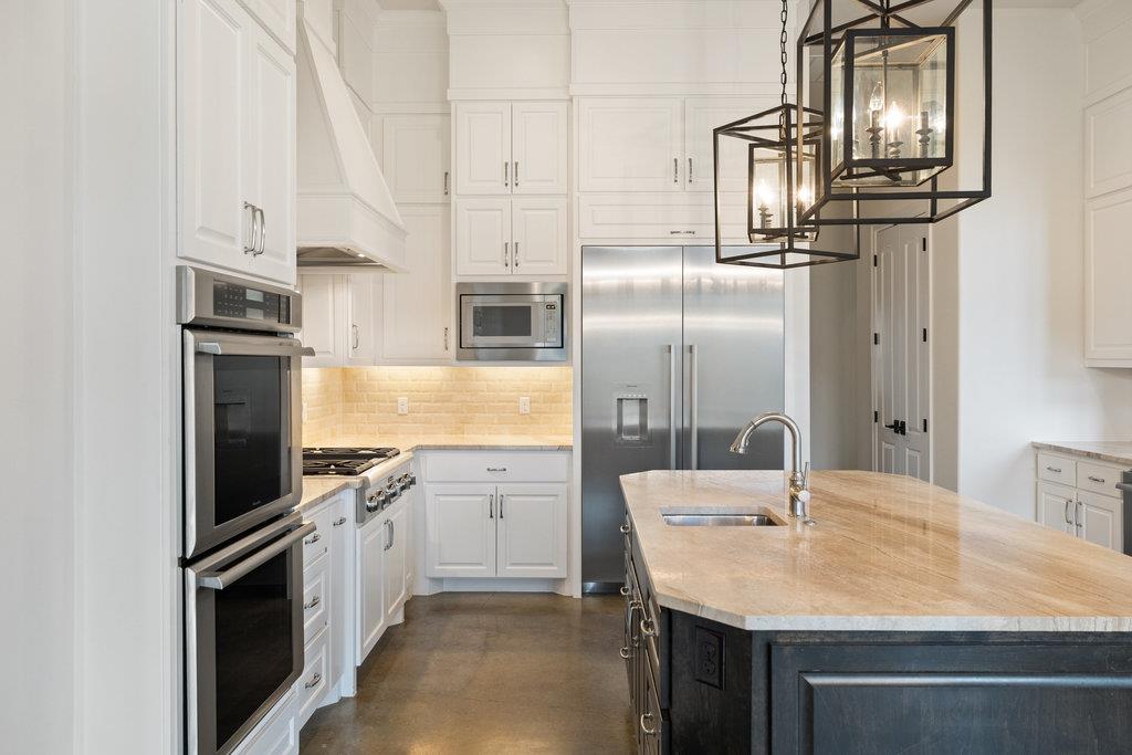 8609 Bellancia Dr, Austin, TX 78738