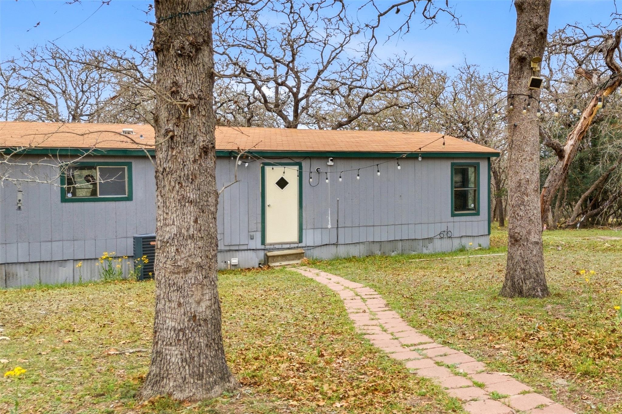 840 Oak Tree Rd, Seguin, TX 78155