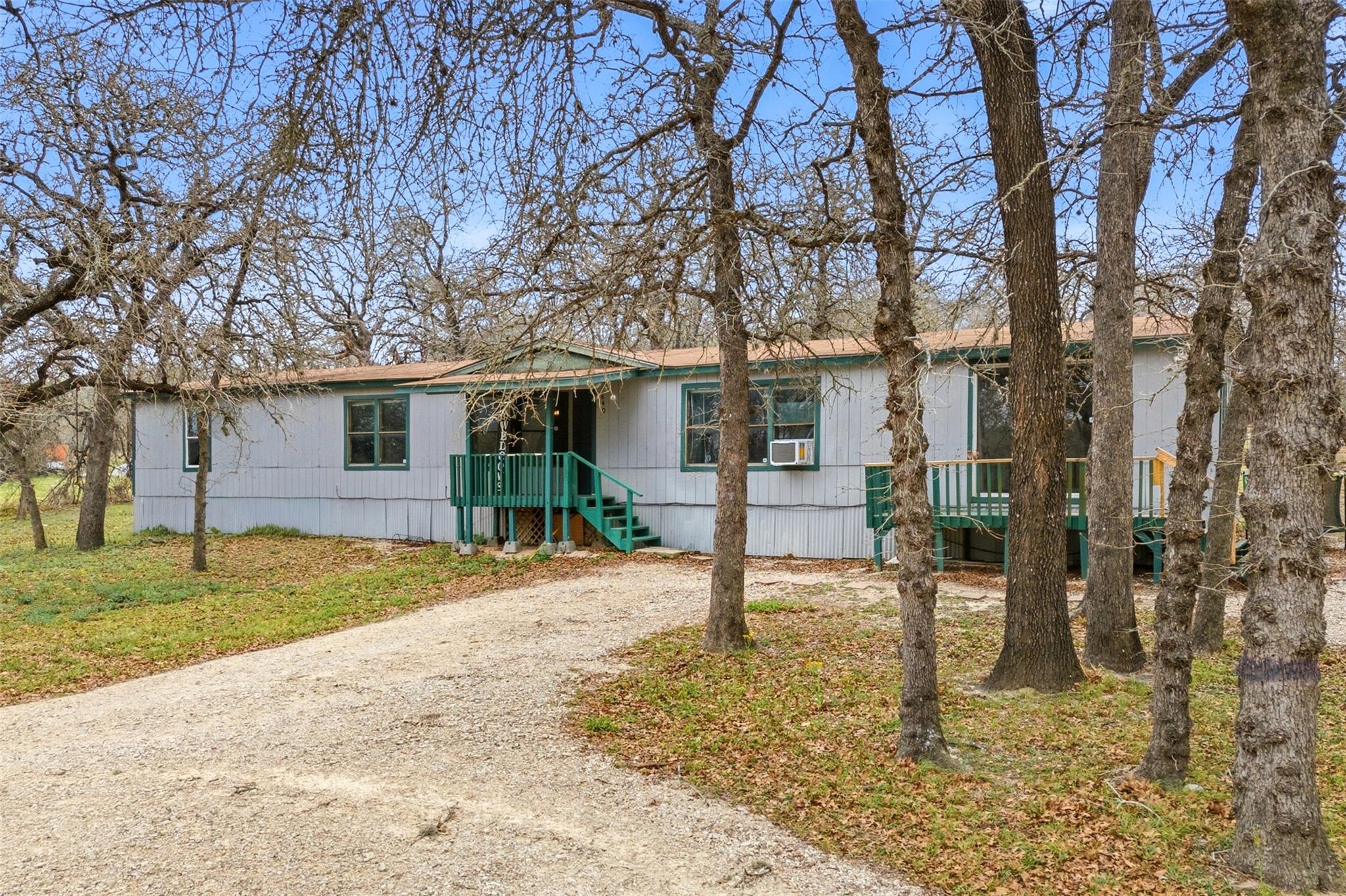 840 Oak Tree Rd, Seguin, TX 78155