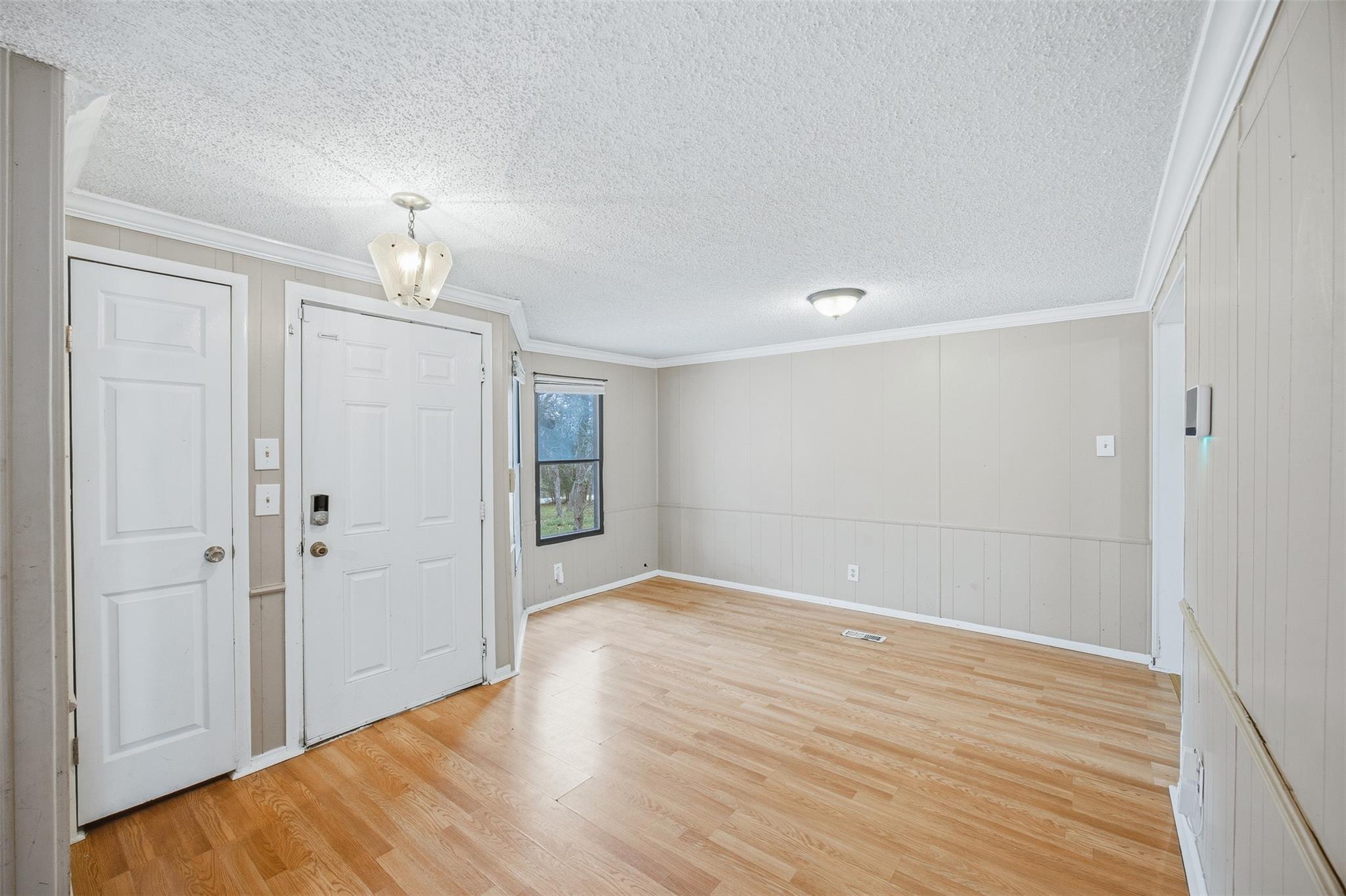 840 Oak Tree Rd, Seguin, TX 78155