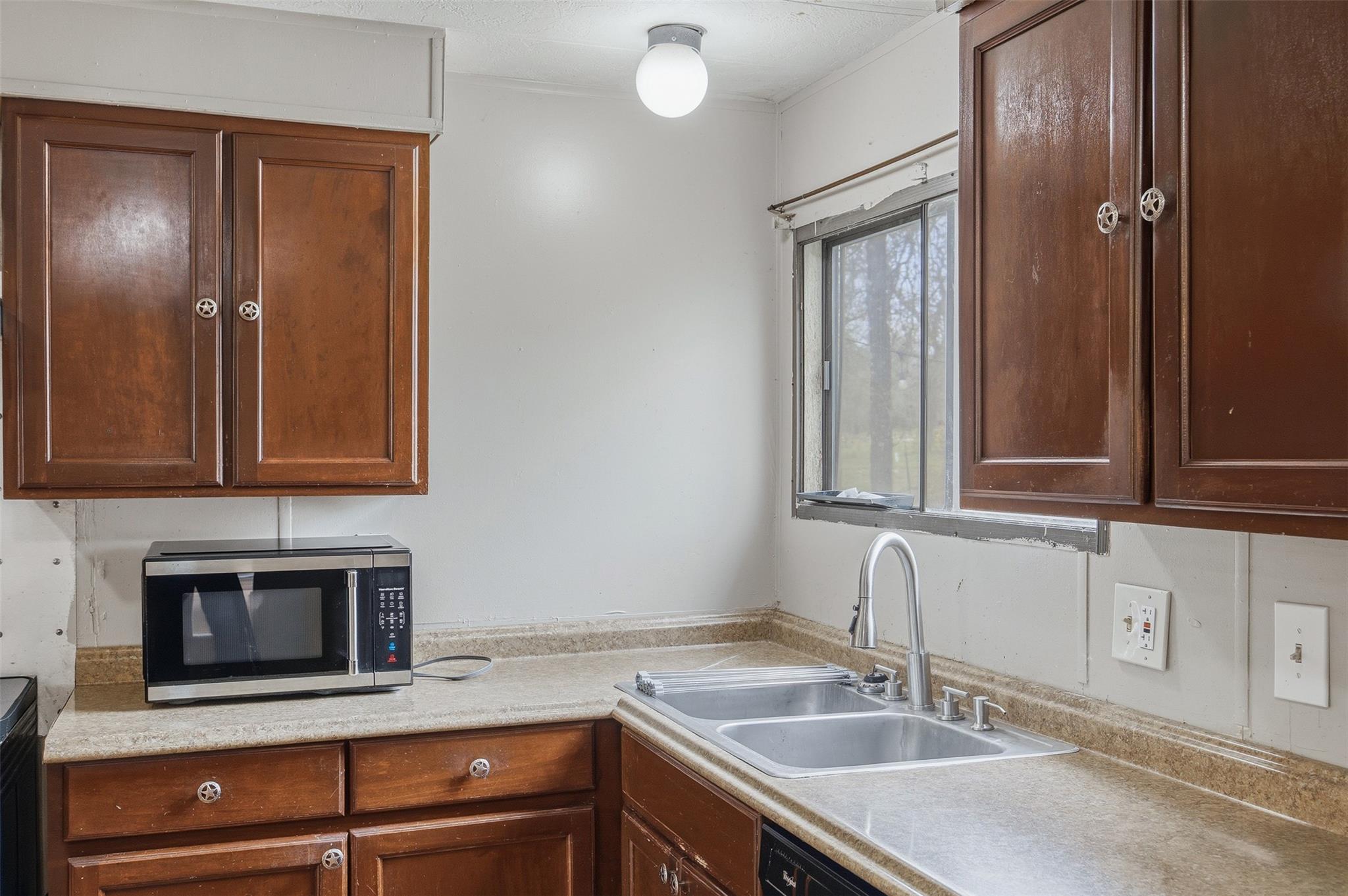 840 Oak Tree Rd, Seguin, TX 78155