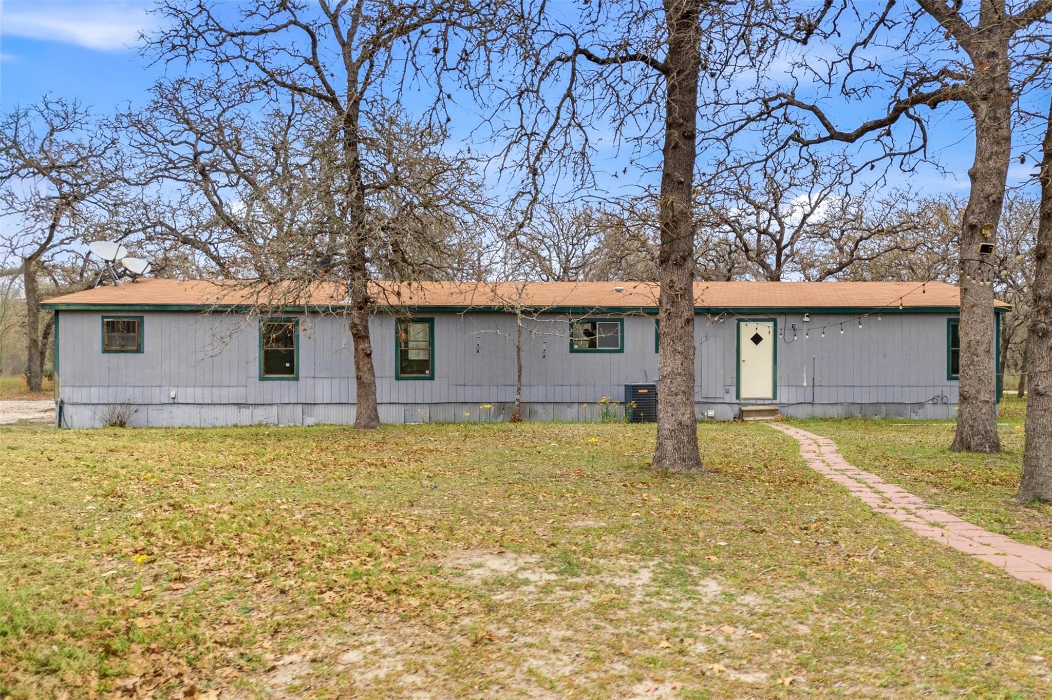 840 Oak Tree Rd, Seguin, TX 78155