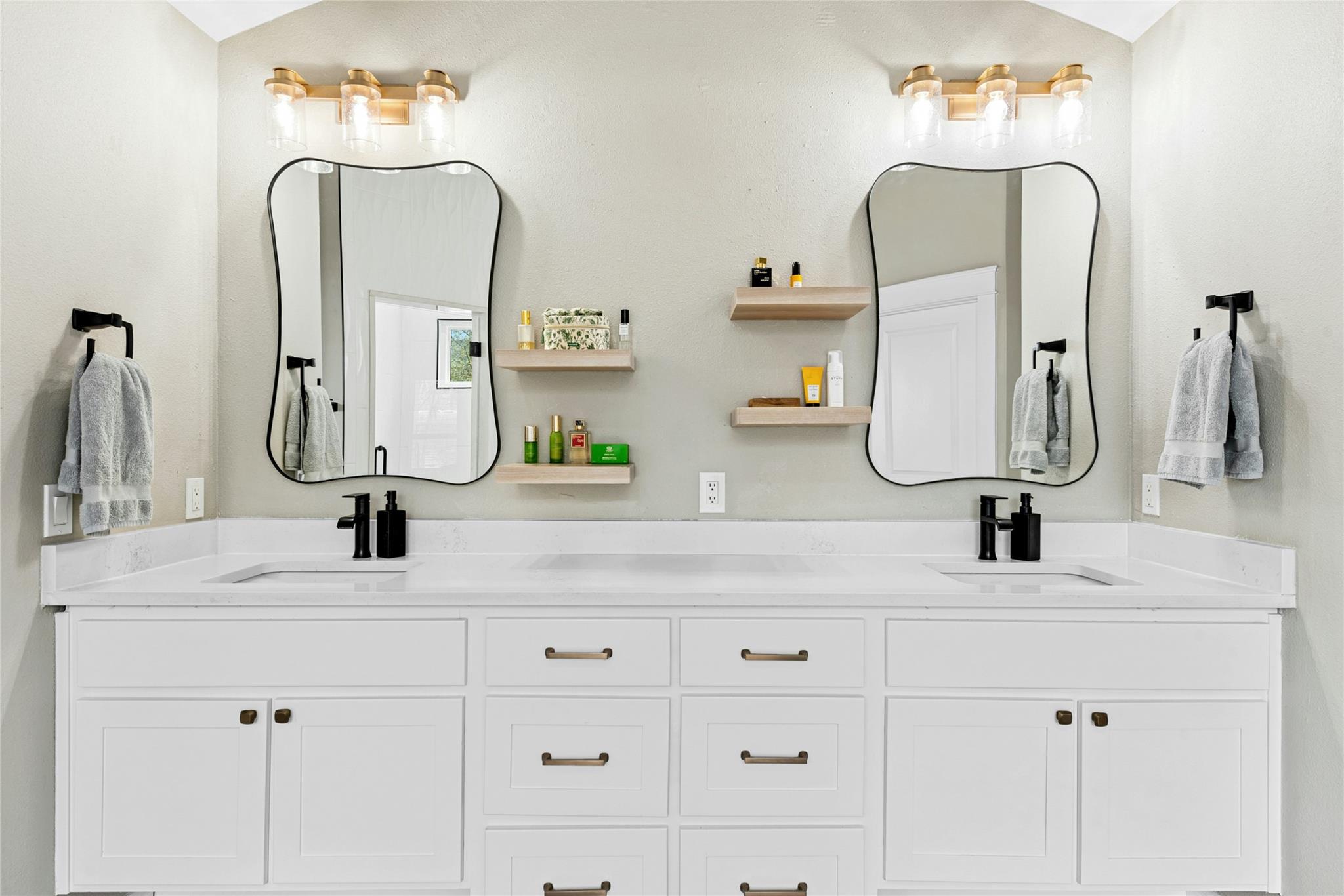 279 Rugged Earth Dr, Austin, TX 78737