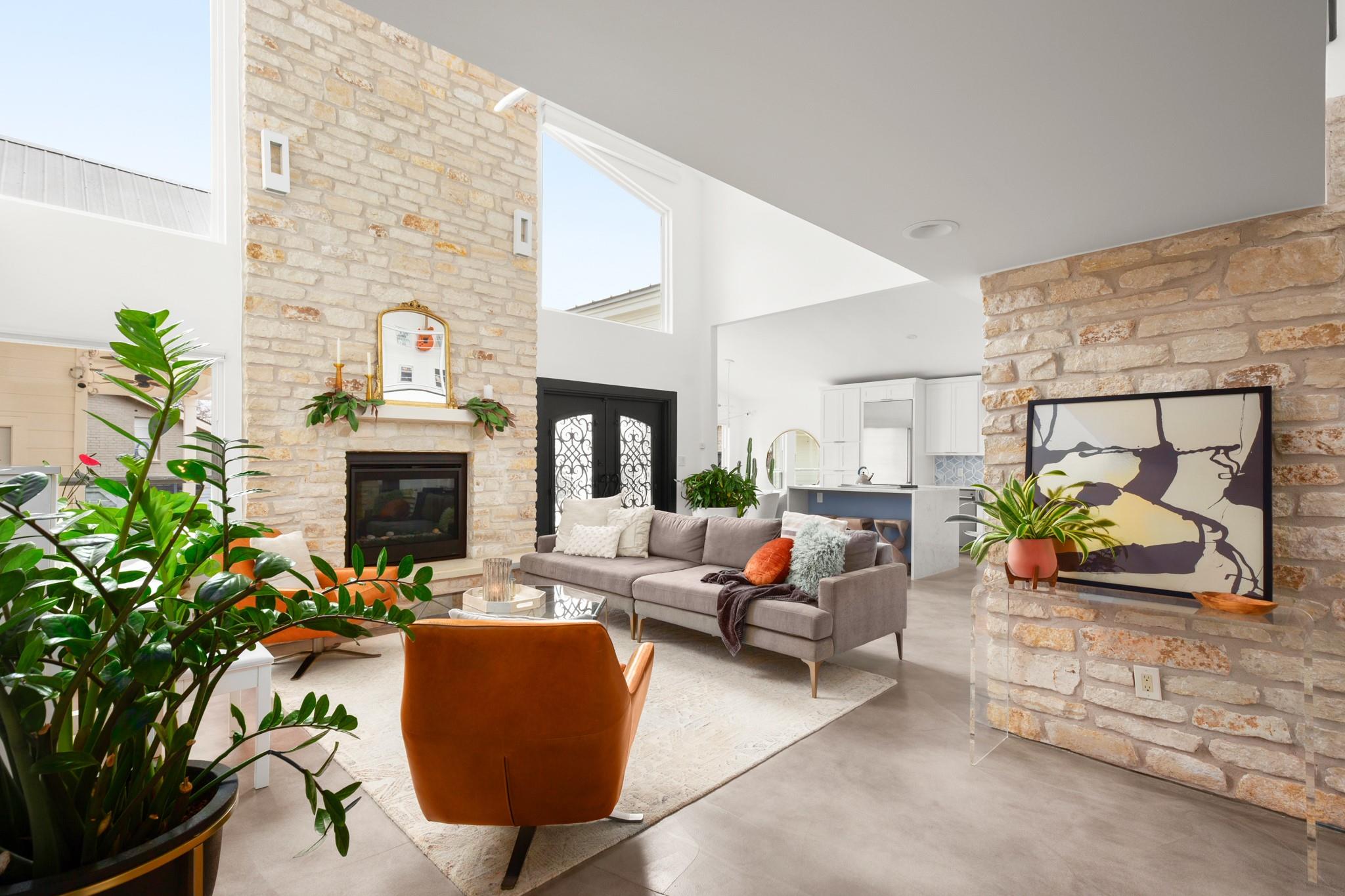 1813 Crooked Ln, Austin, TX 78741