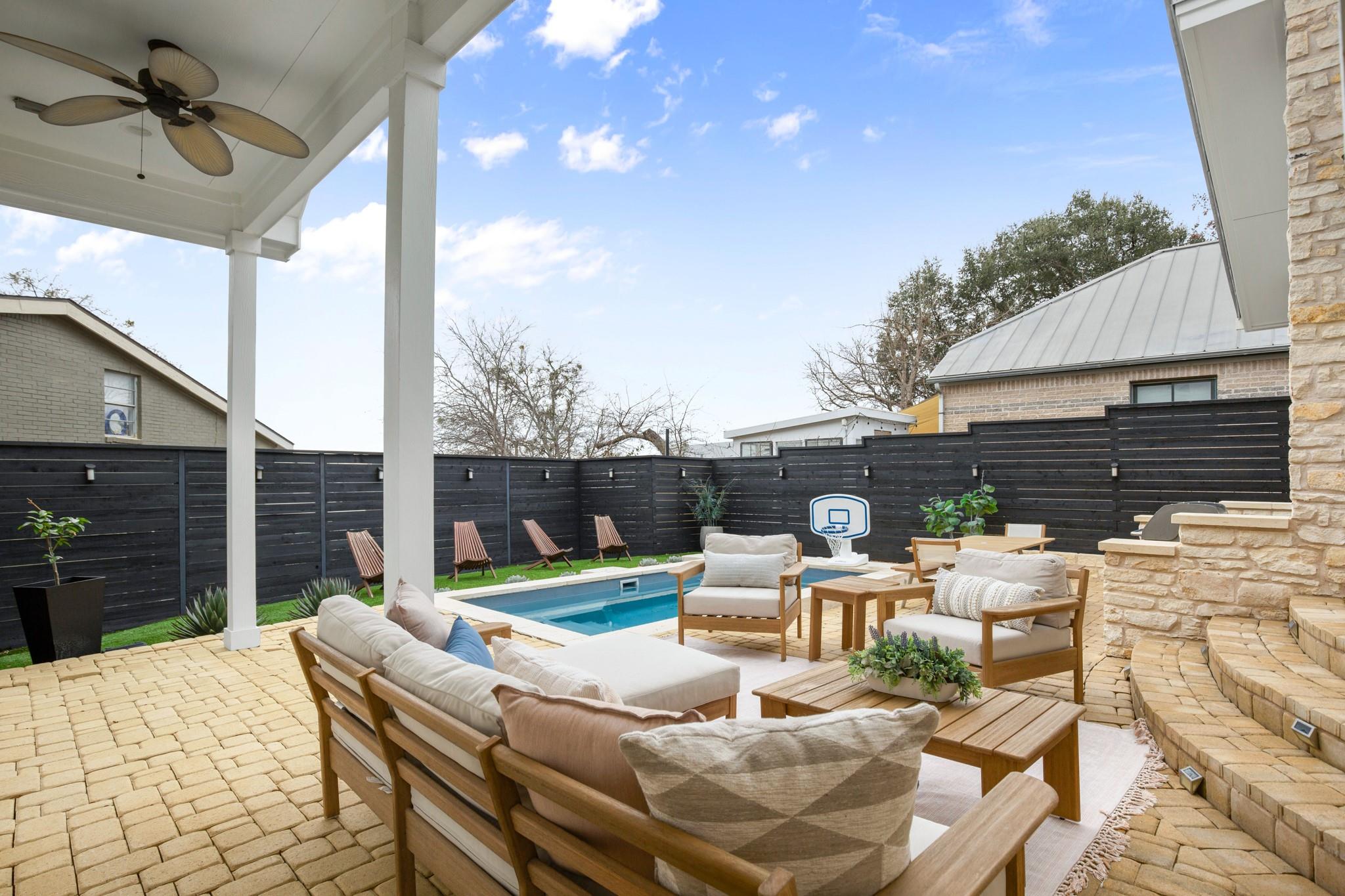 1813 Crooked Ln, Austin, TX 78741