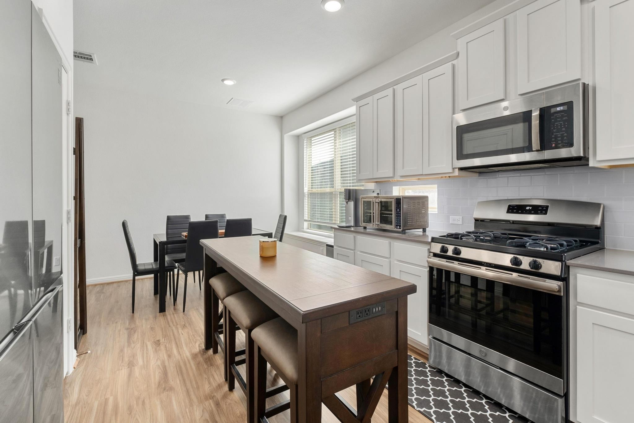 718 Hereford Loop, Hutto, TX 78634