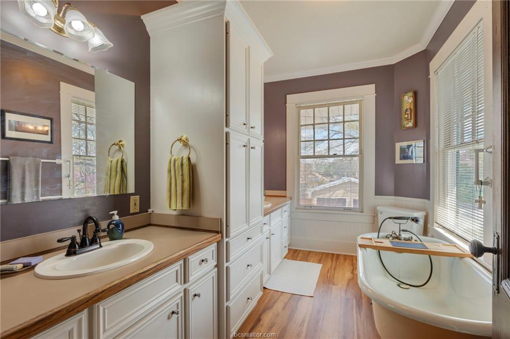 501 W Buck Street, Caldwell, TX 77836