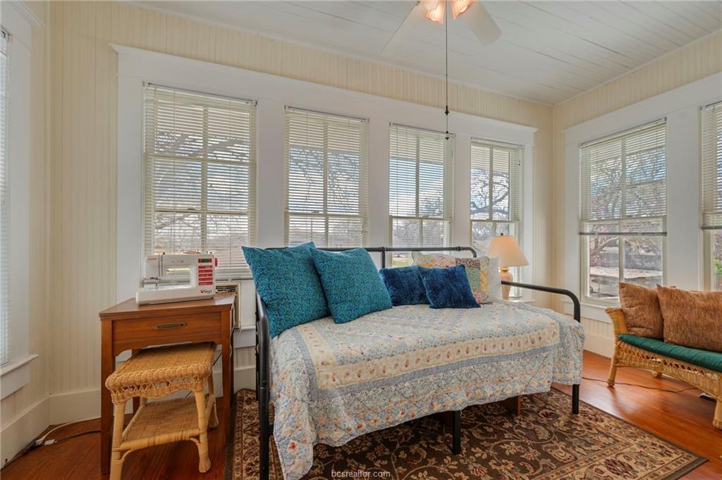 501 W Buck Street, Caldwell, TX 77836