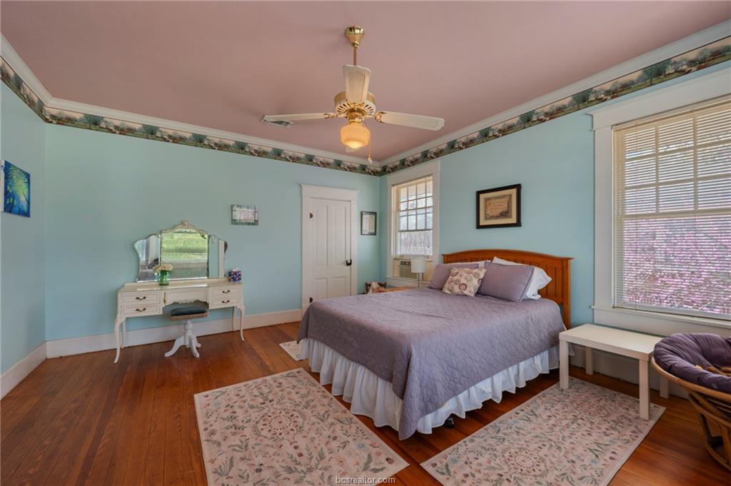 501 W Buck Street, Caldwell, TX 77836