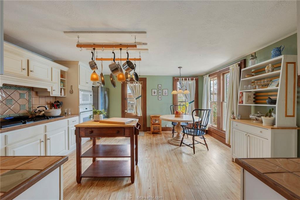 501 W Buck Street, Caldwell, TX 77836