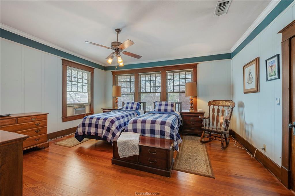 501 W Buck Street, Caldwell, TX 77836