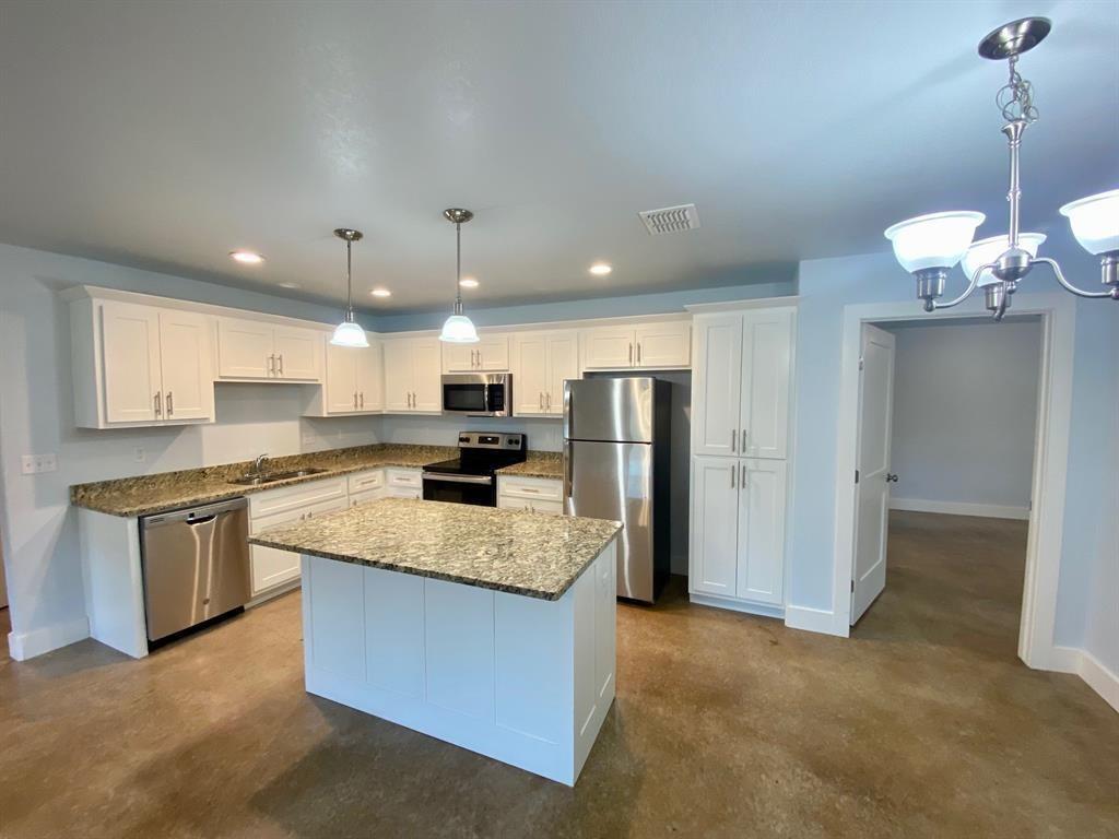 300 Pendergrass St # B, Smithville, TX 78957