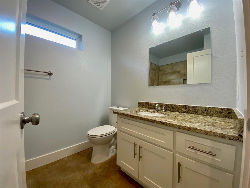 300 Pendergrass St # B, Smithville, TX 78957