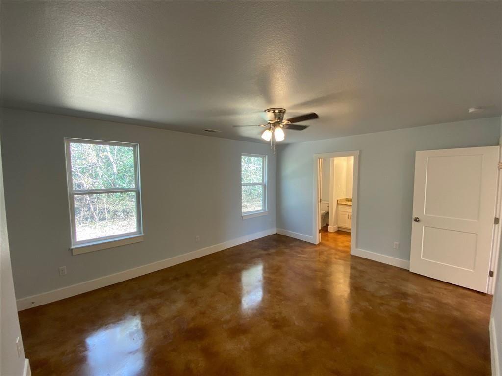 300 Pendergrass St # B, Smithville, TX 78957