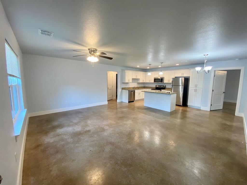 300 Pendergrass St # B, Smithville, TX 78957