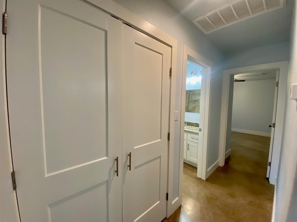 300 Pendergrass St # B, Smithville, TX 78957