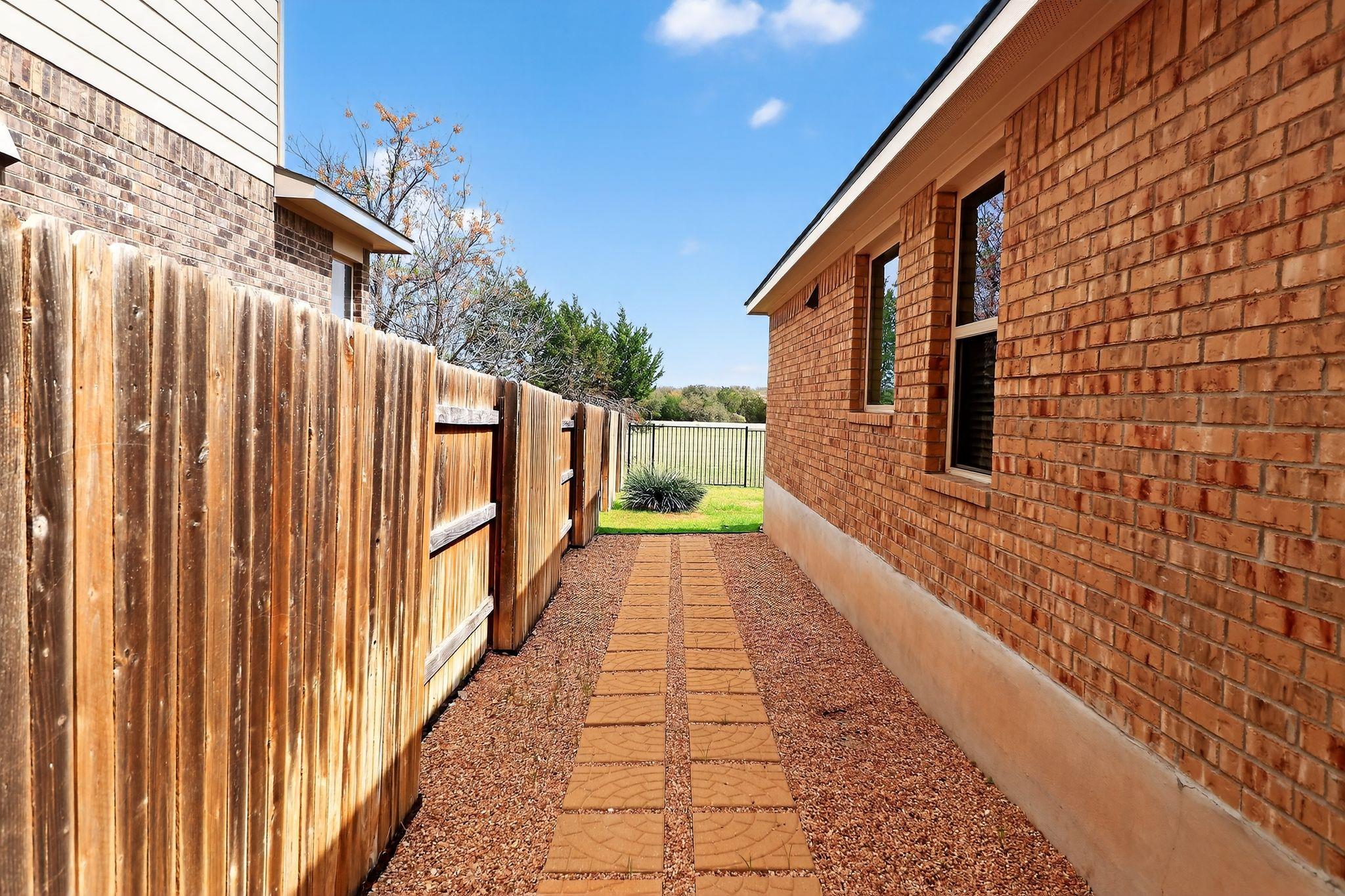 1041 Naranjo Dr, Georgetown, TX 78628