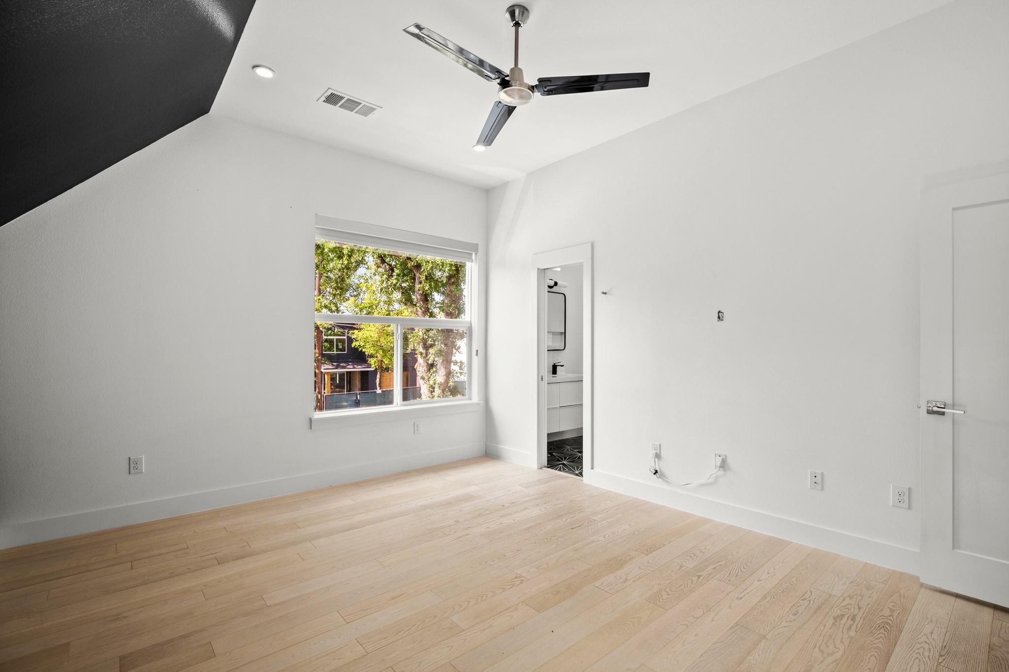 4608 Santa Anna St # 1, Austin, TX 78721